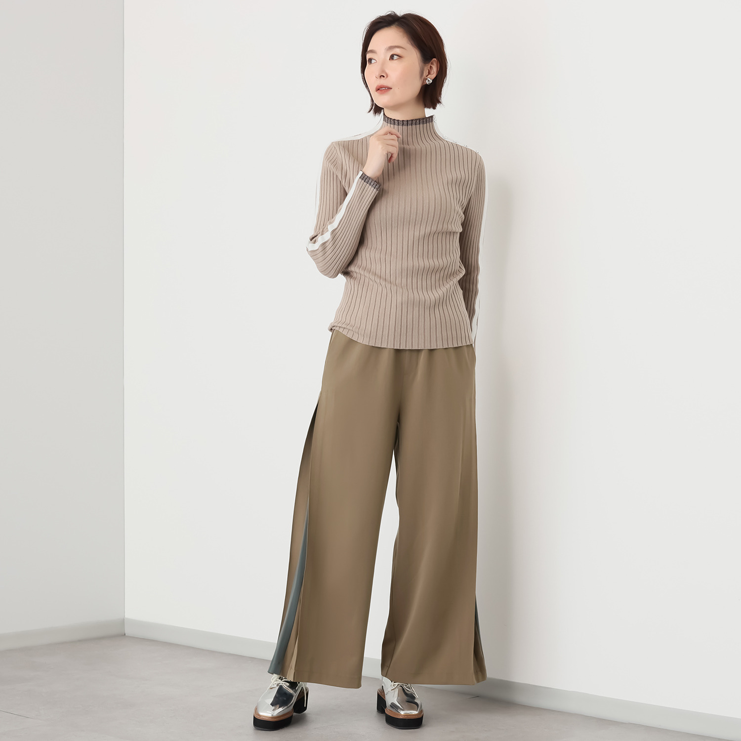 ラヴィーコンフォート サイドバイカラー アクセント ストレッチフレアーパンツ