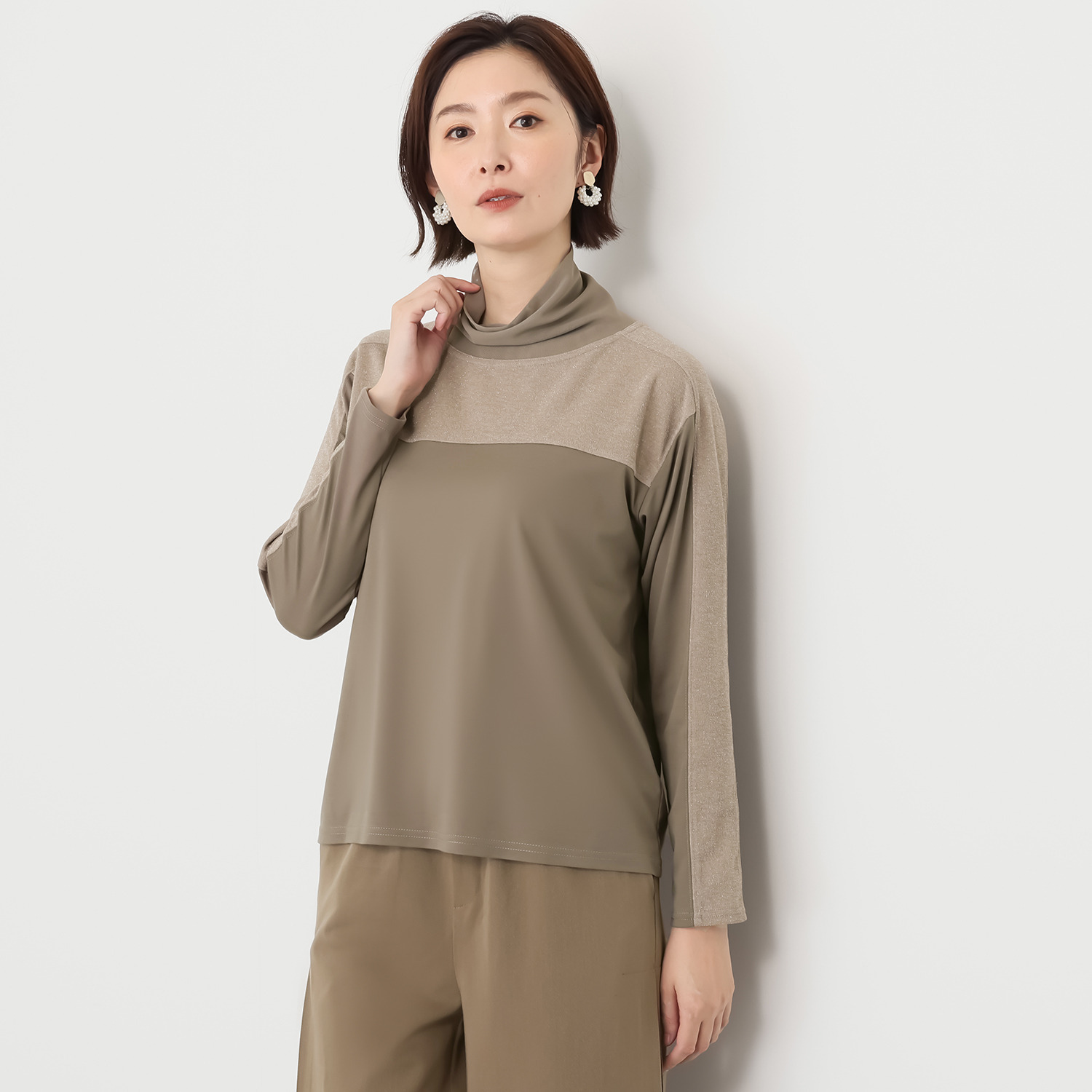 ラヴィーコンフォート ラメ切替 バイカラーアクセント チュールメッシュ タートルプルオーバー