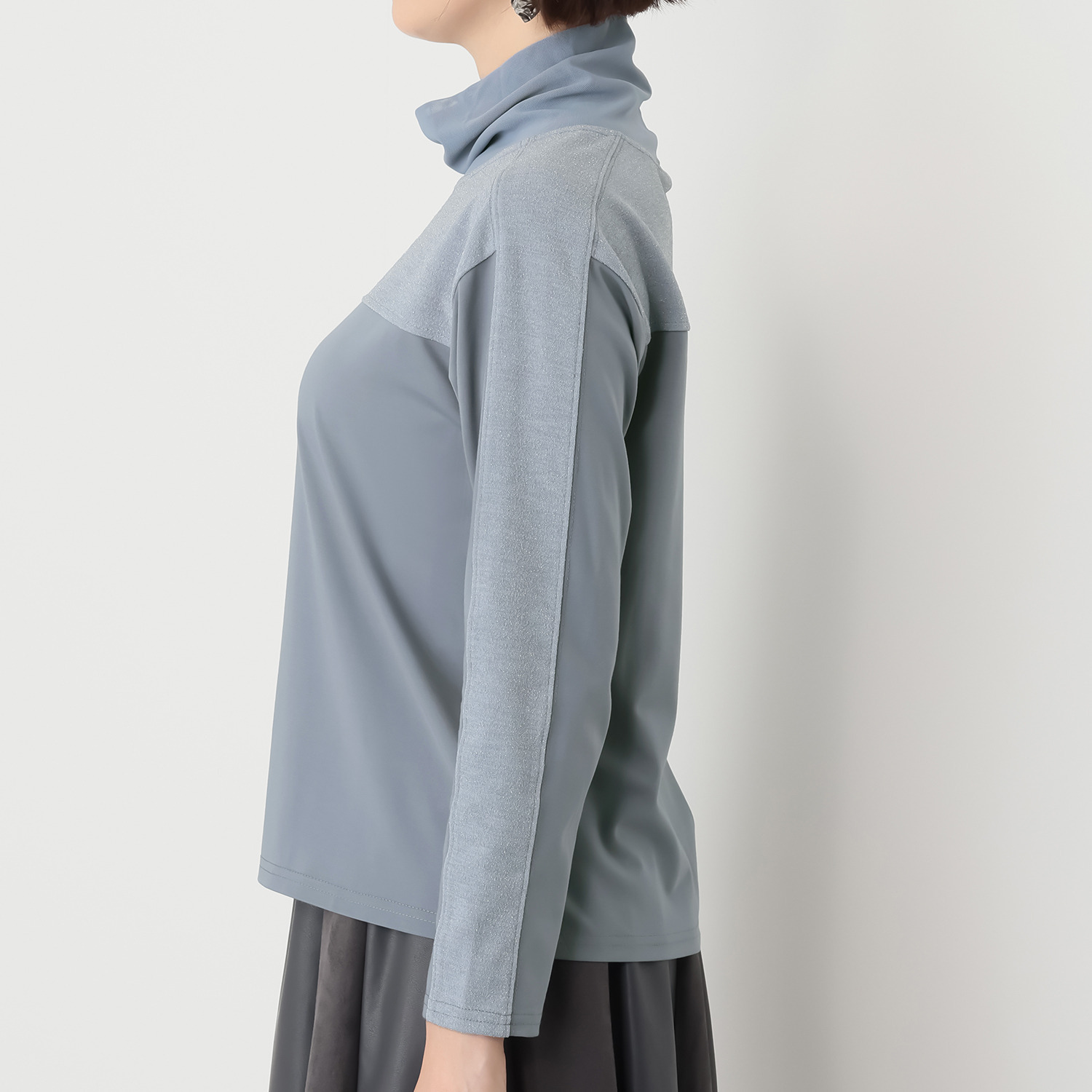 ラヴィーコンフォート ラメ切替 バイカラーアクセント チュールメッシュ タートルプルオーバー