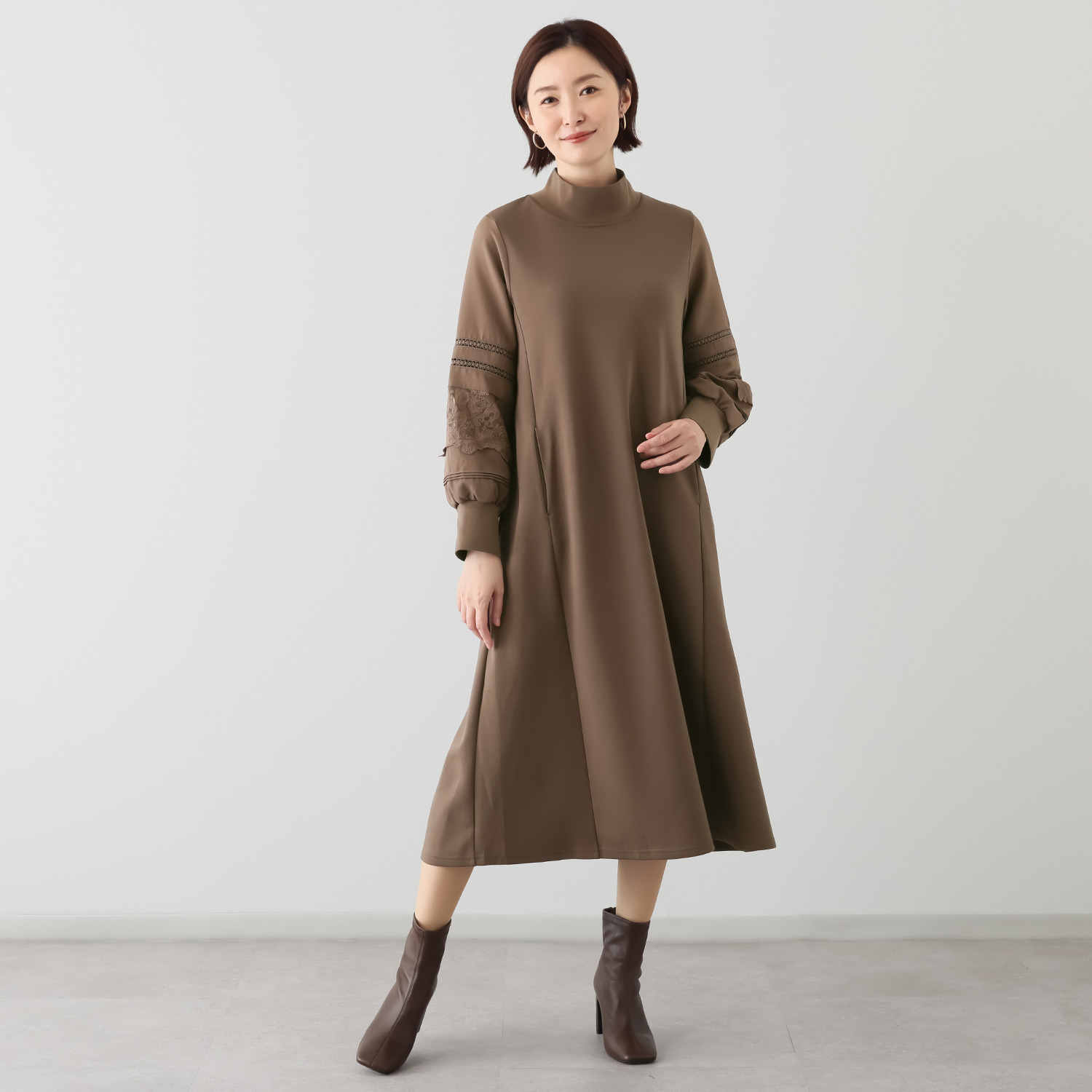 ラヴィーコンフォート レース＆ ピンタックアクセント 異素材ＭＩＸ ハイネックワンピース