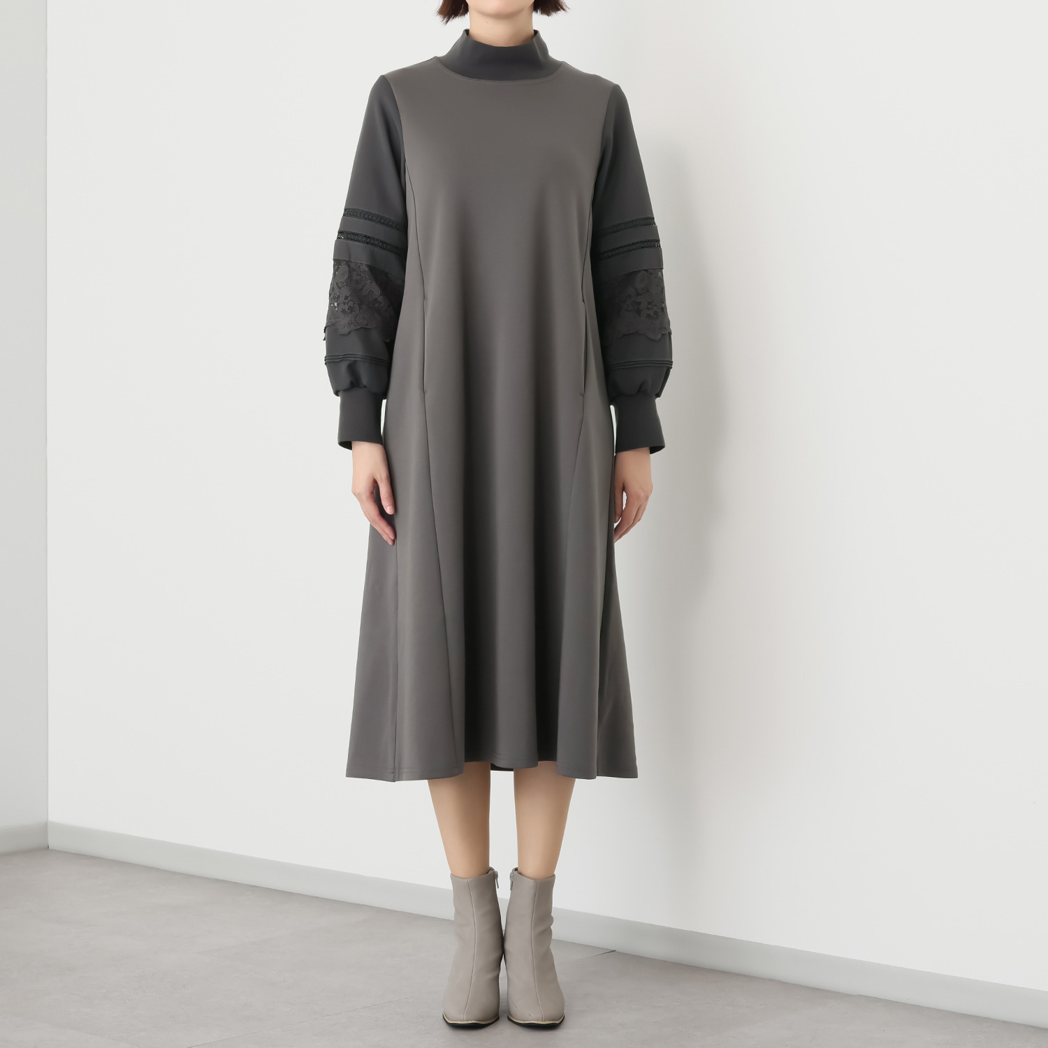 ラヴィーコンフォート レース＆ ピンタックアクセント 異素材ＭＩＸ ハイネックワンピース