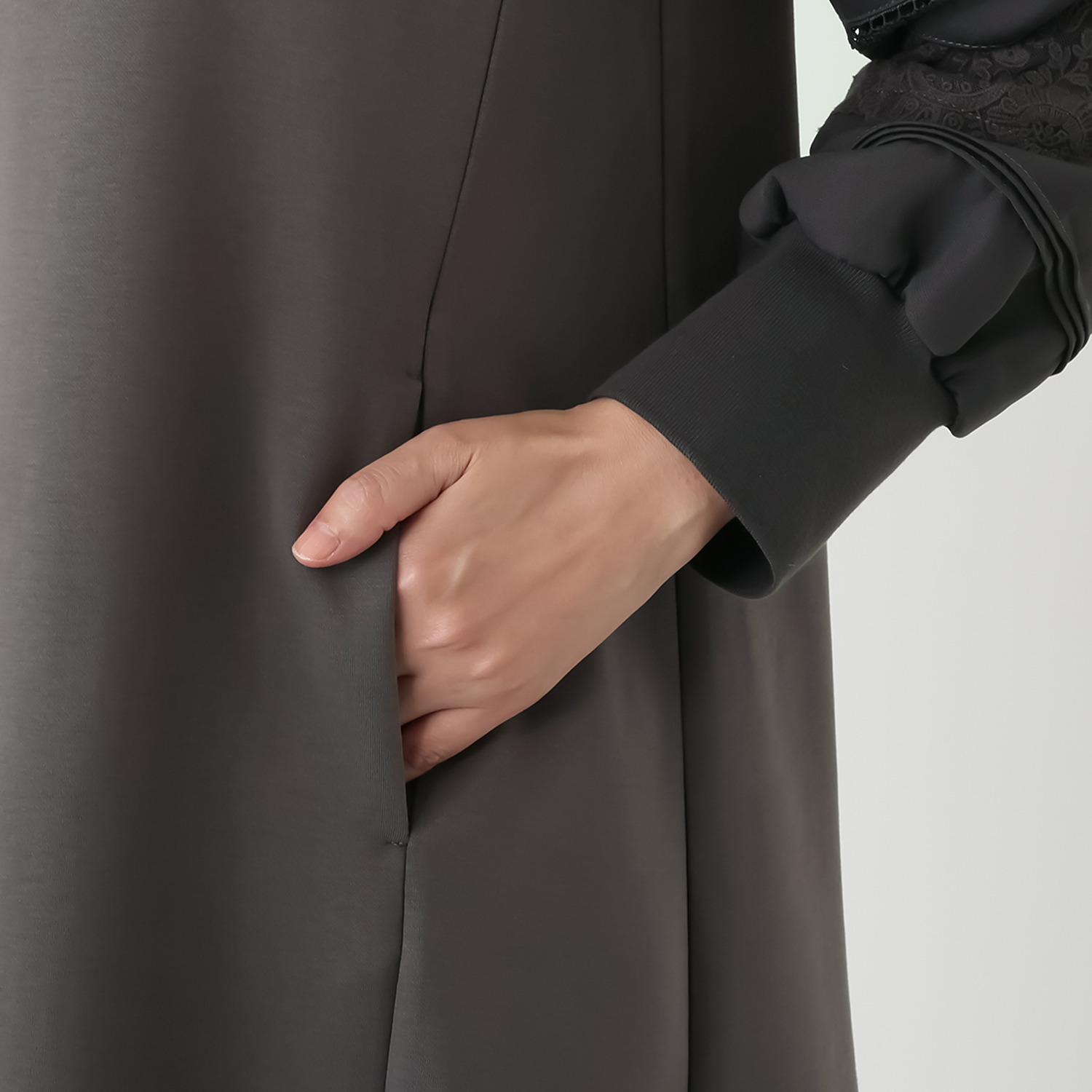 ラヴィーコンフォート レース＆ ピンタックアクセント 異素材ＭＩＸ ハイネックワンピース