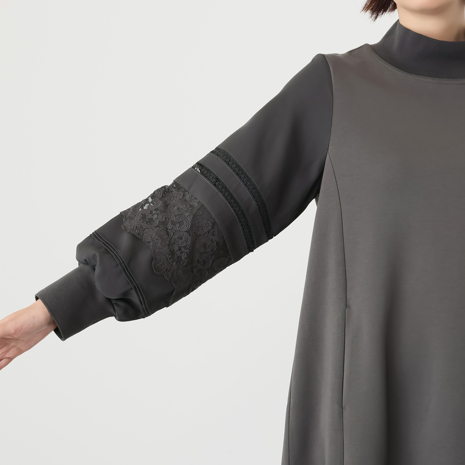 ラヴィーコンフォート レース＆ ピンタックアクセント 異素材ＭＩＸ ハイネックワンピース