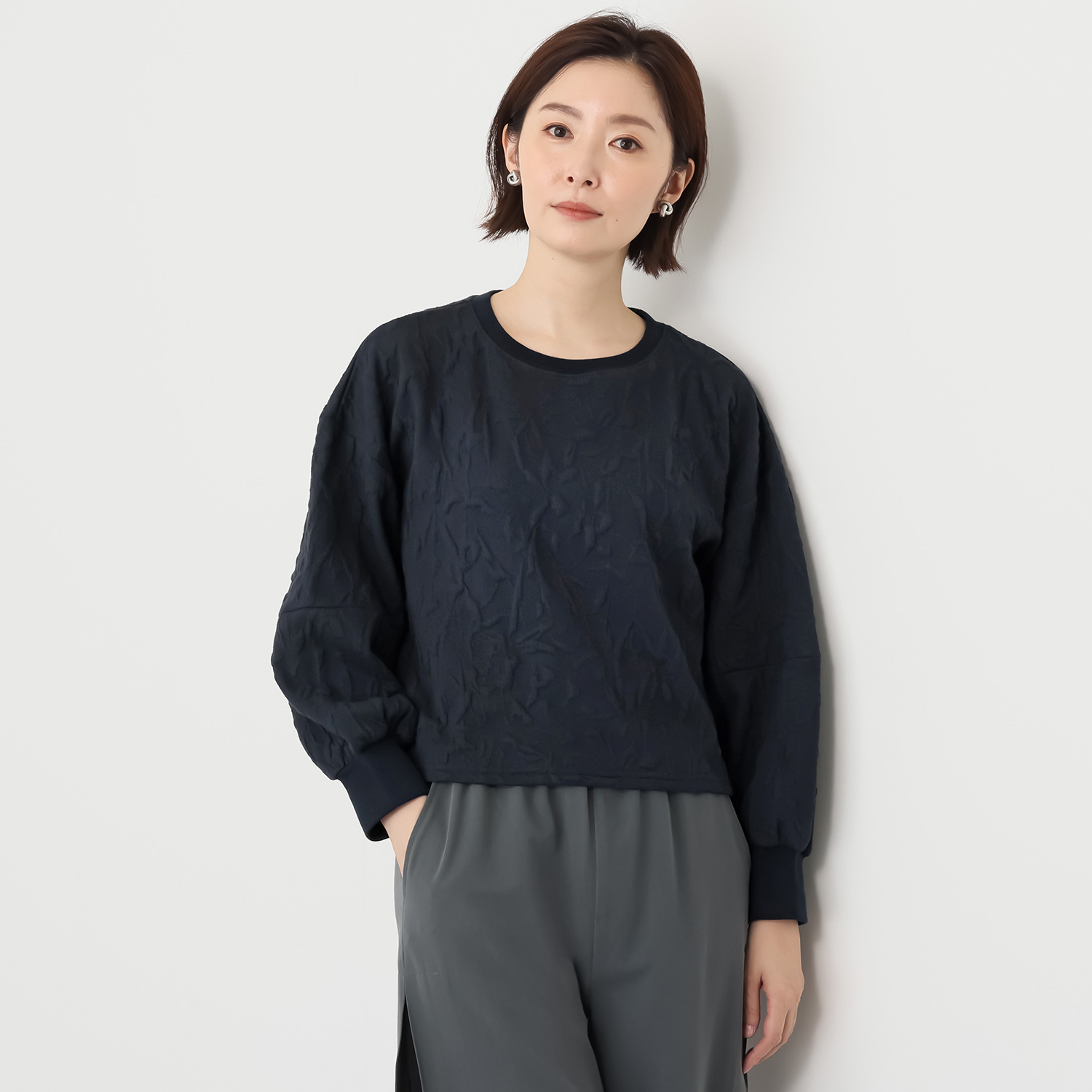 ラヴィーコンフォート 立体ジャガードがポイント 裾切り替え＆ リブ編アクセント ガーリープルオーバー