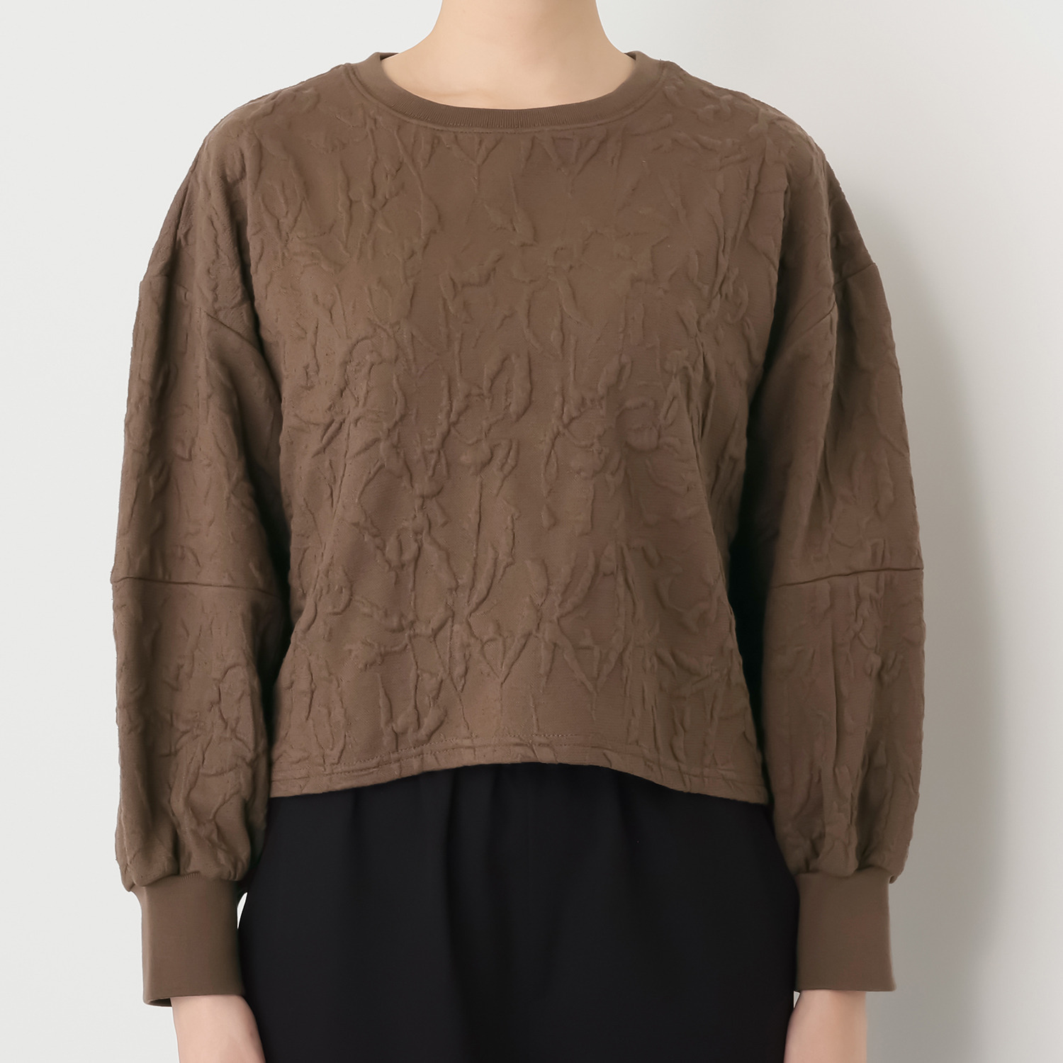 ラヴィーコンフォート 立体ジャガードがポイント 裾切り替え＆ リブ編アクセント ガーリープルオーバー