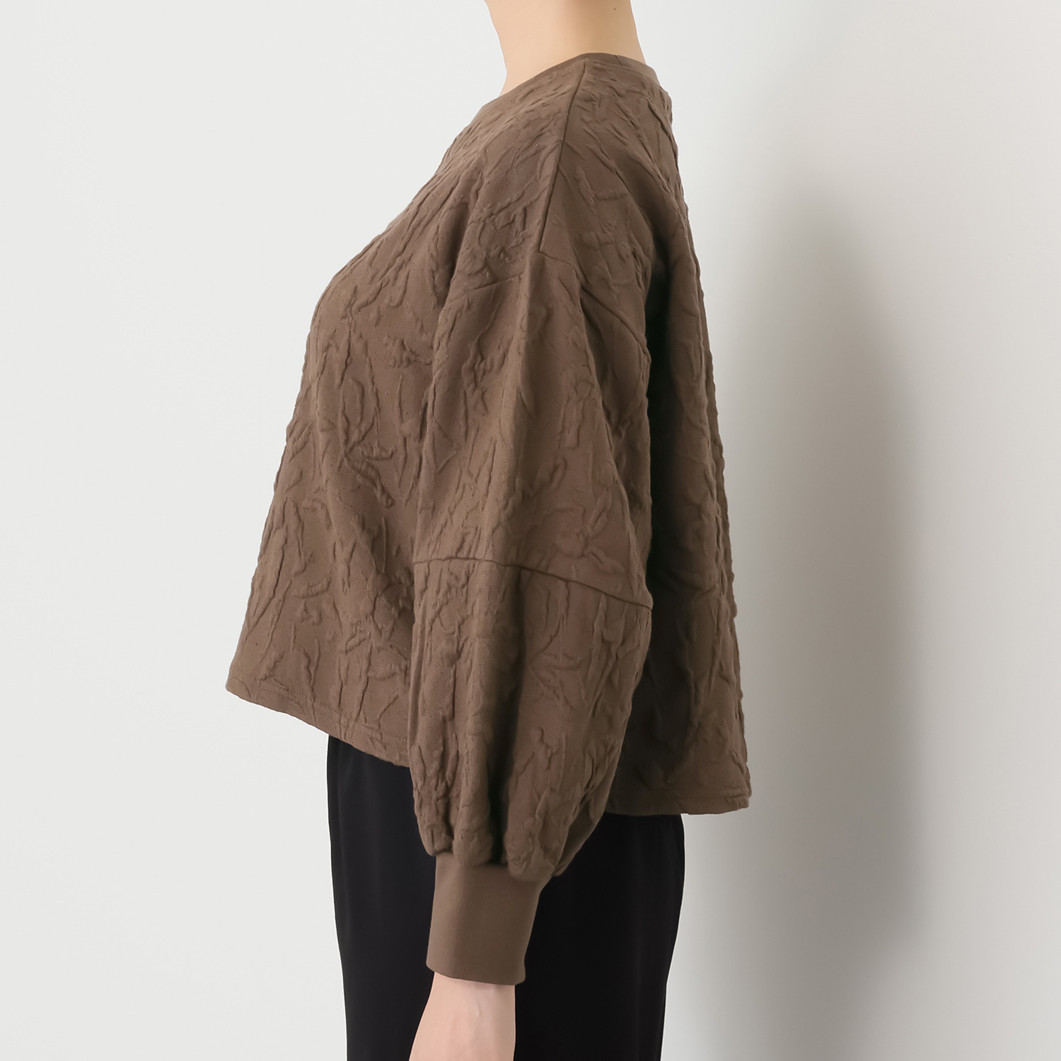 ラヴィーコンフォート 立体ジャガードがポイント 裾切り替え＆ リブ編アクセント ガーリープルオーバー