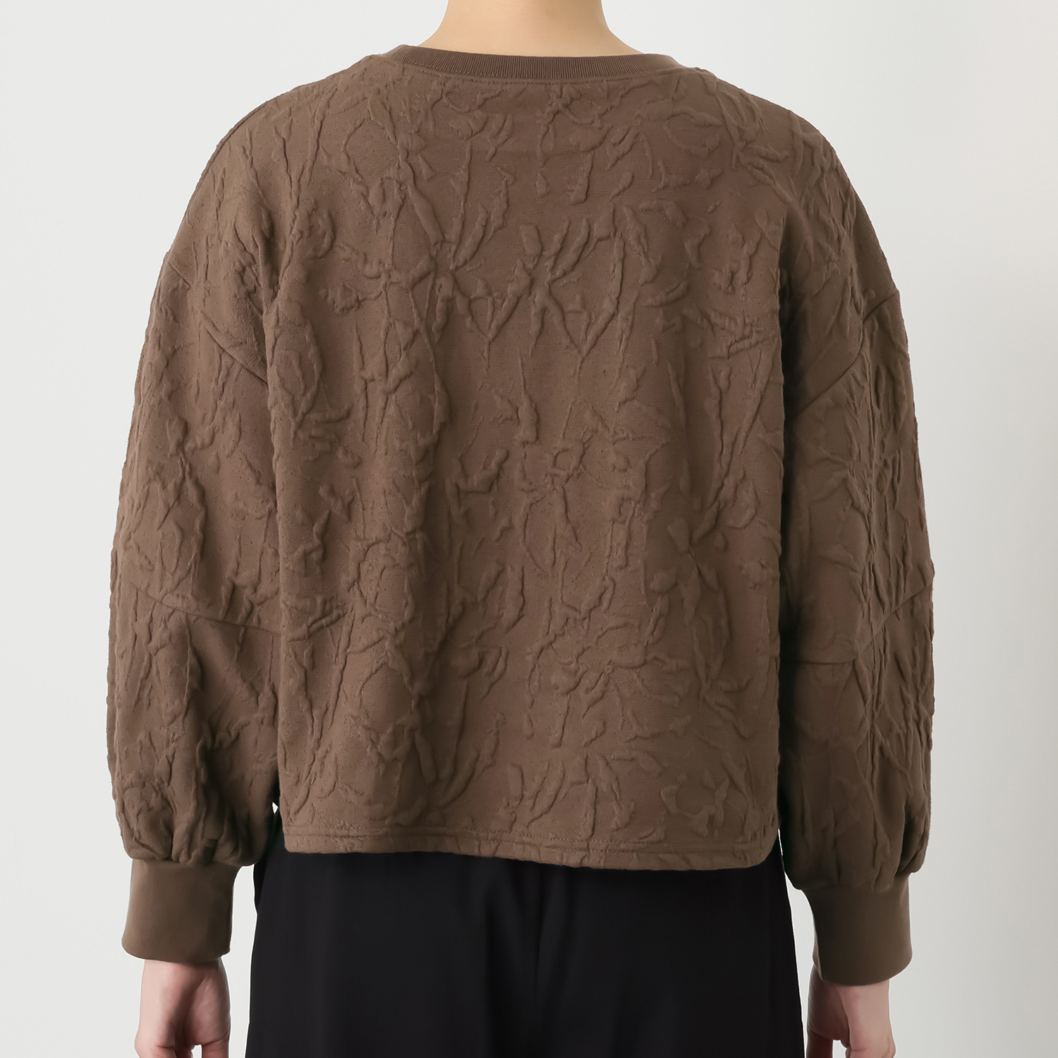 ラヴィーコンフォート 立体ジャガードがポイント 裾切り替え＆ リブ編アクセント ガーリープルオーバー