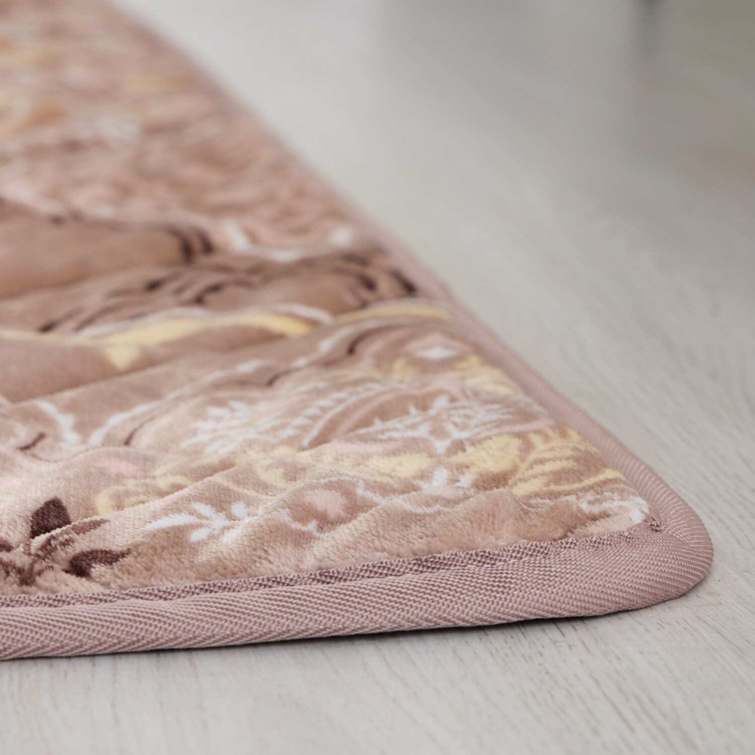 モリリンＷＯＭＡ 多層構造で暖か！ アルミ蒸着シート入り 洗えるぽかぽか ふっくらラグ ＜１９０×２４０ｃｍ＞