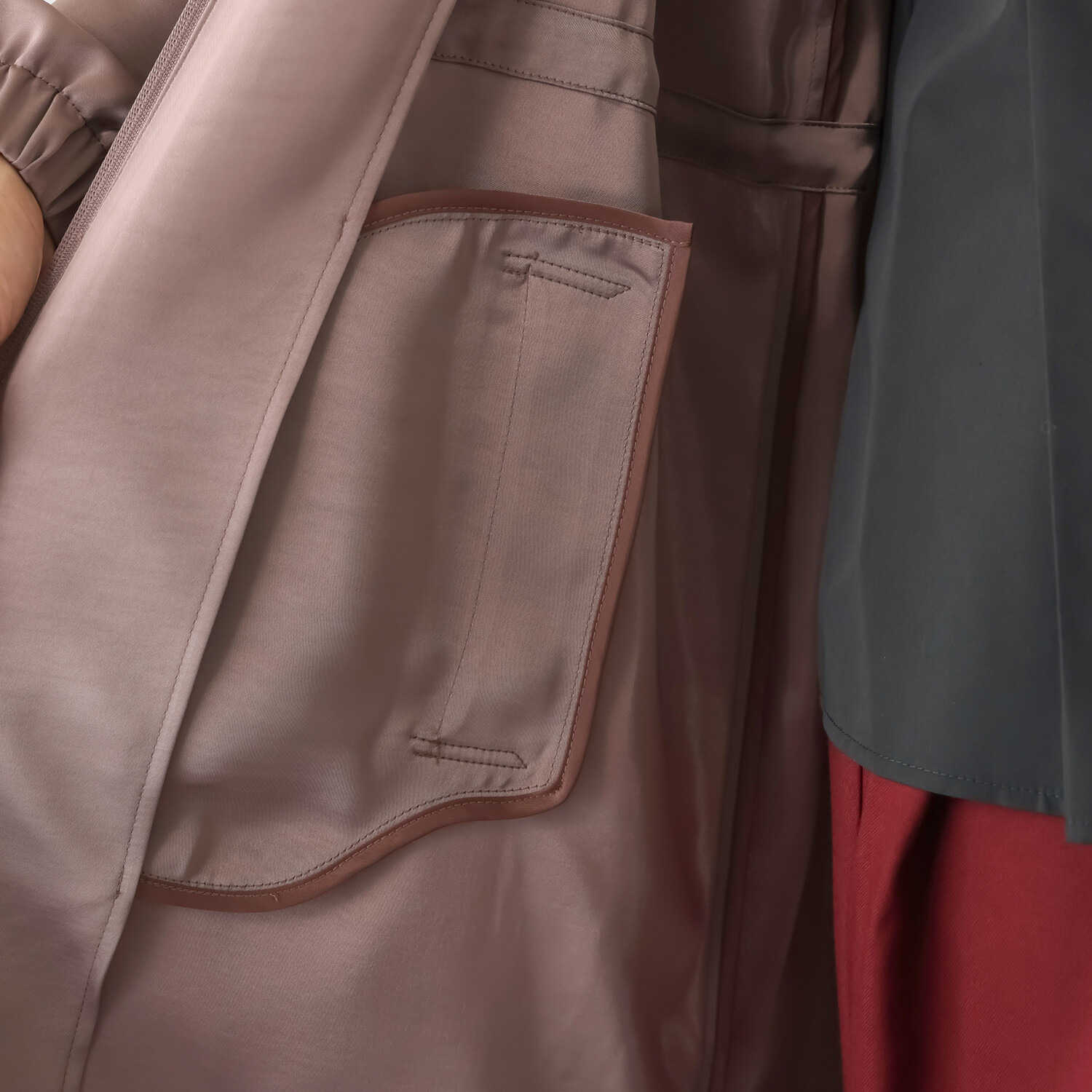 アンブリエ ヴィンテージサテン ドローストリング ロングコート