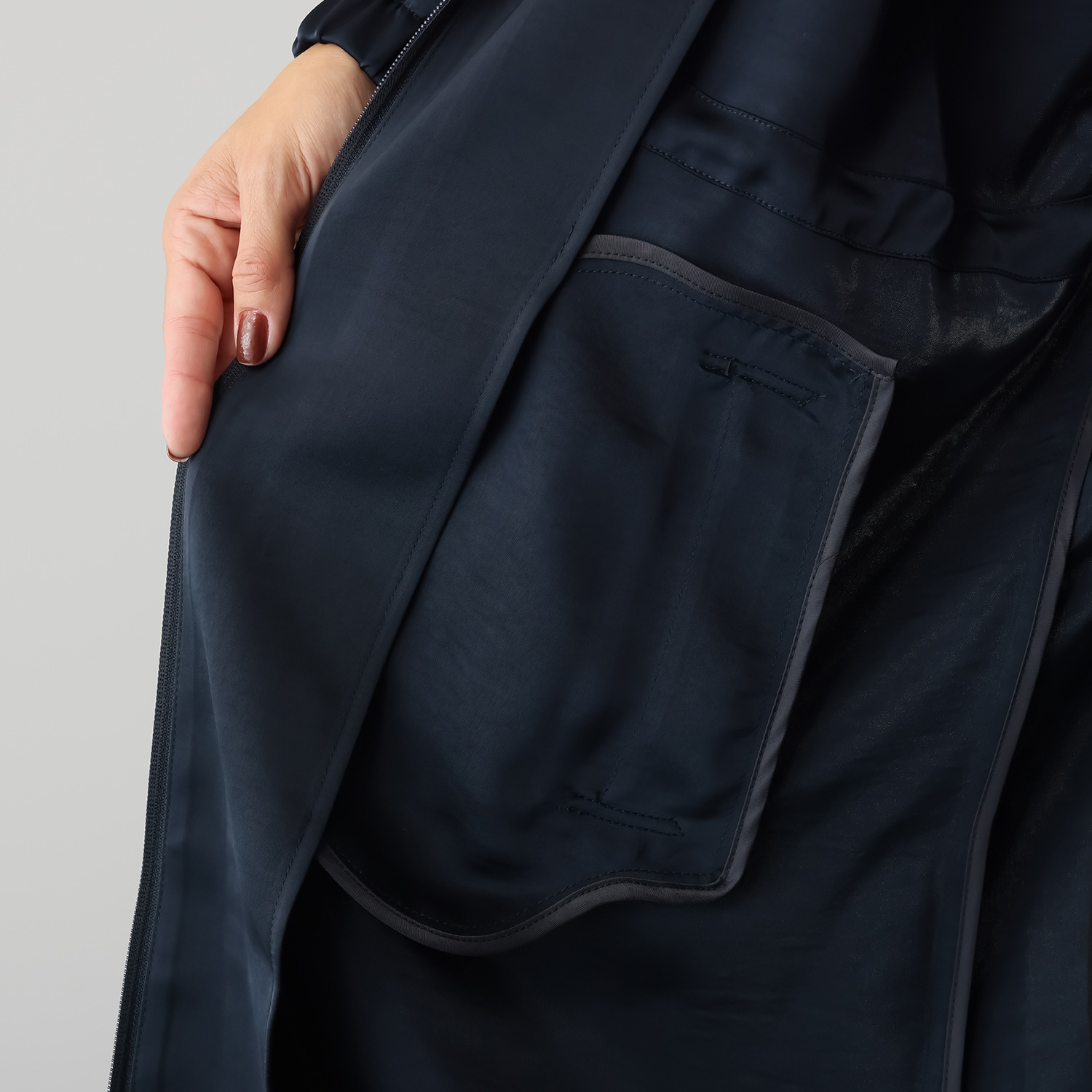 アンブリエ ヴィンテージサテン ドローストリング ロングコート