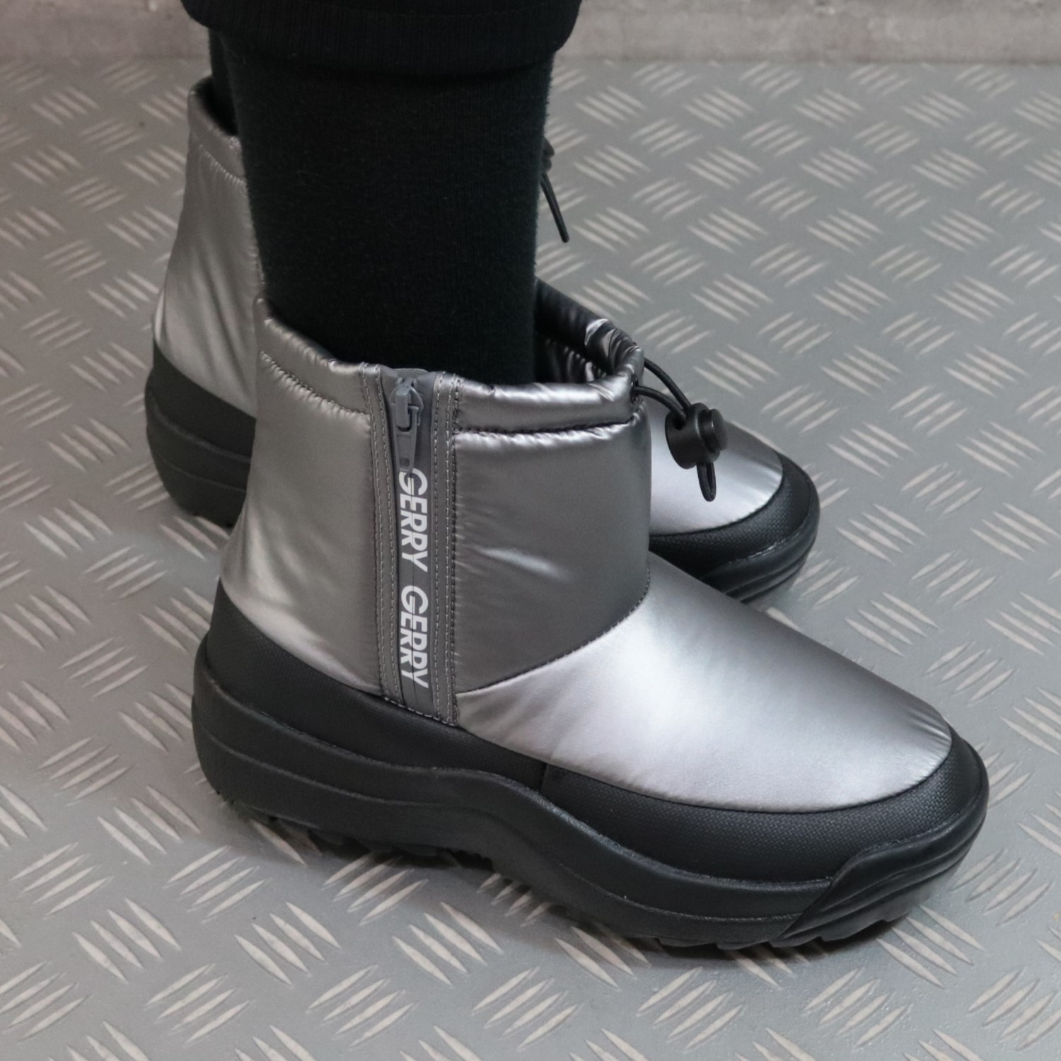 ＧＥＲＲＹ 防水・はっ水 Ｗファスナーになった！ スパイク付ショートブーツ