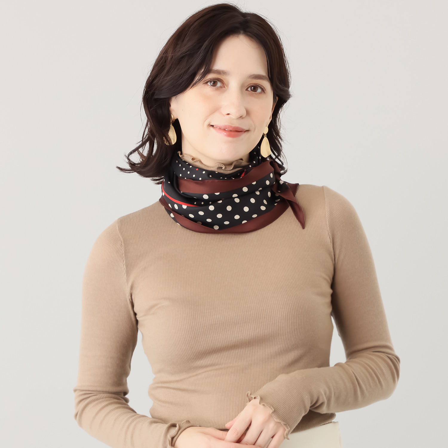 ヘ・エラ シルク１００％ 簡単・おしゃれ アレンジ幅が広がる！ 菱形スカーフ