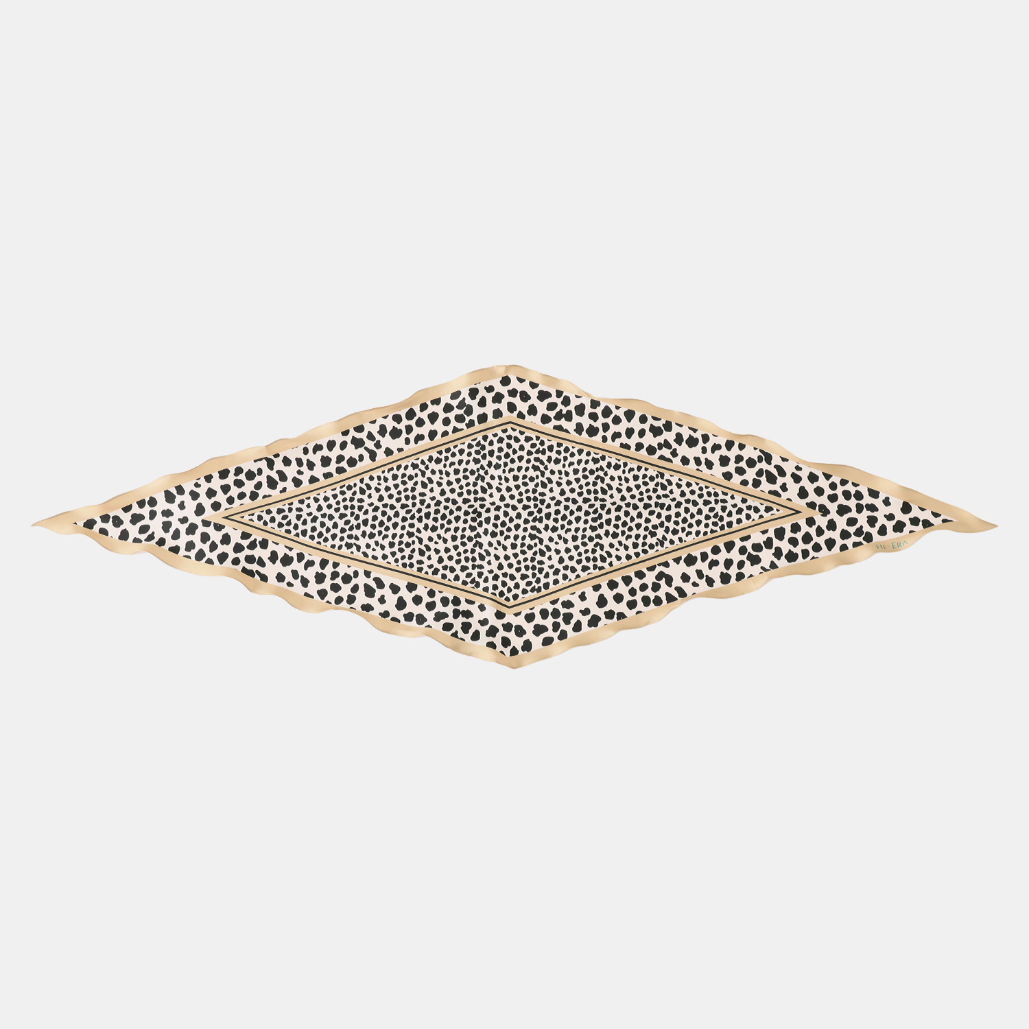 ヘ・エラ シルク１００％ 簡単・おしゃれ アレンジ幅が広がる！ 菱形スカーフ