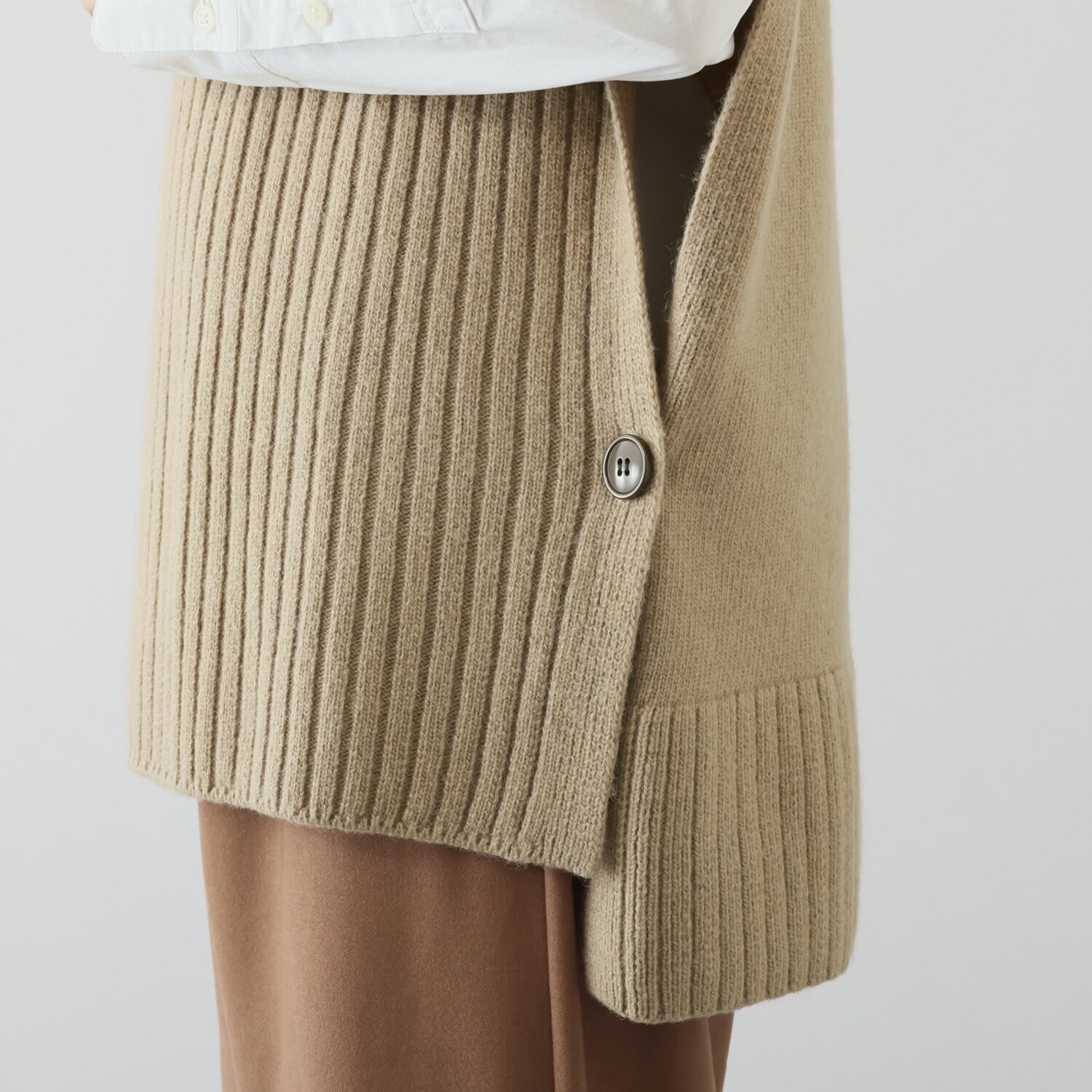 オトナノクラシ ベストのような ポンチョのような サイドボタン ２ウェイニット