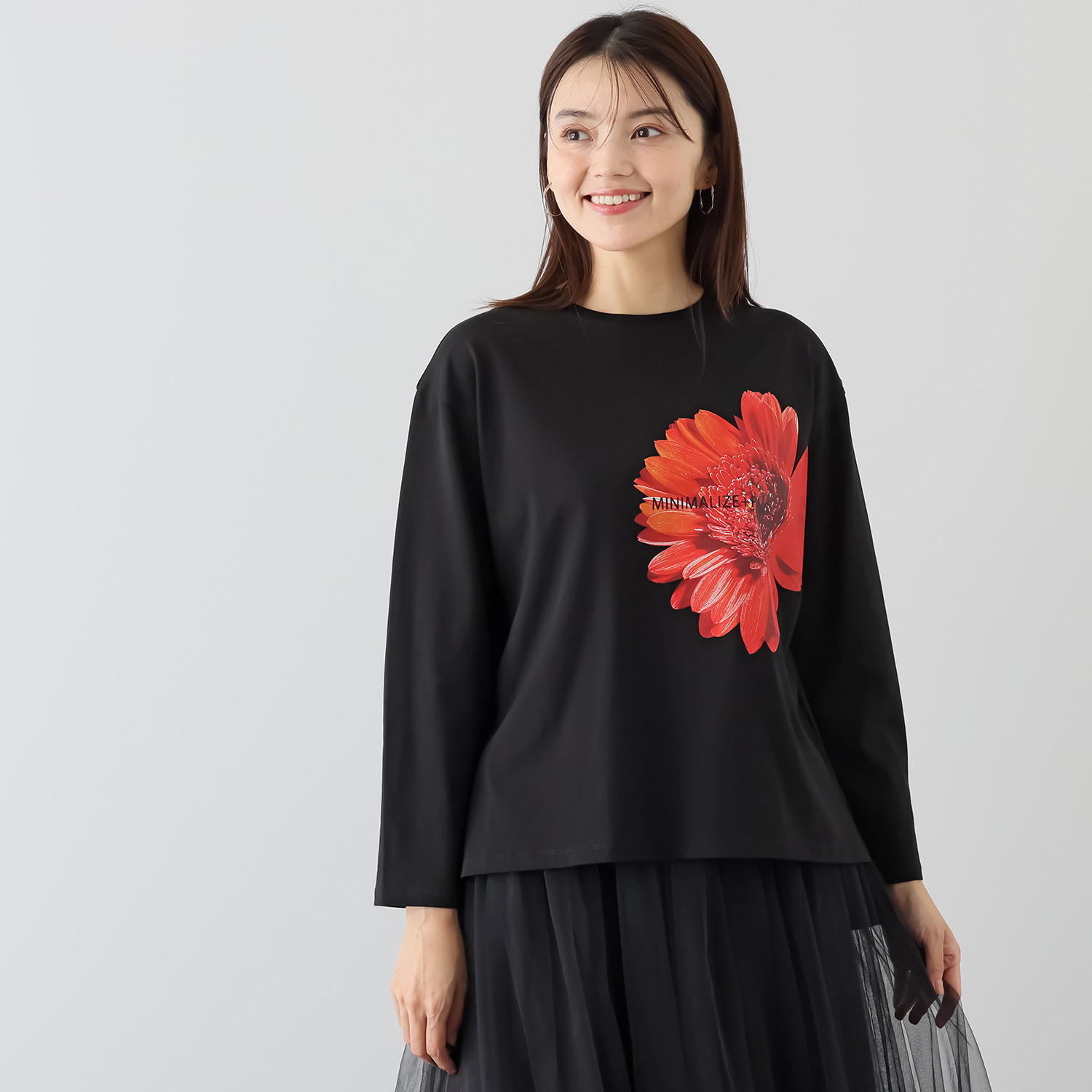 ミニマライズプラス 高田賢三氏への オマージュの一枚 ガーベラ フラワープリント プルオーバー