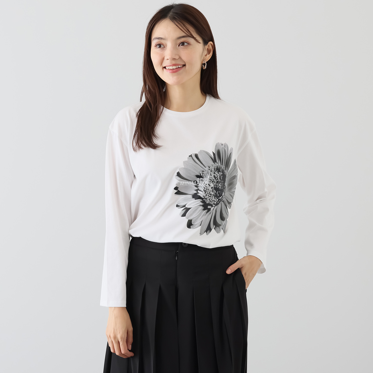 ミニマライズプラス 高田賢三氏への オマージュの一枚 ガーベラ フラワープリント プルオーバー