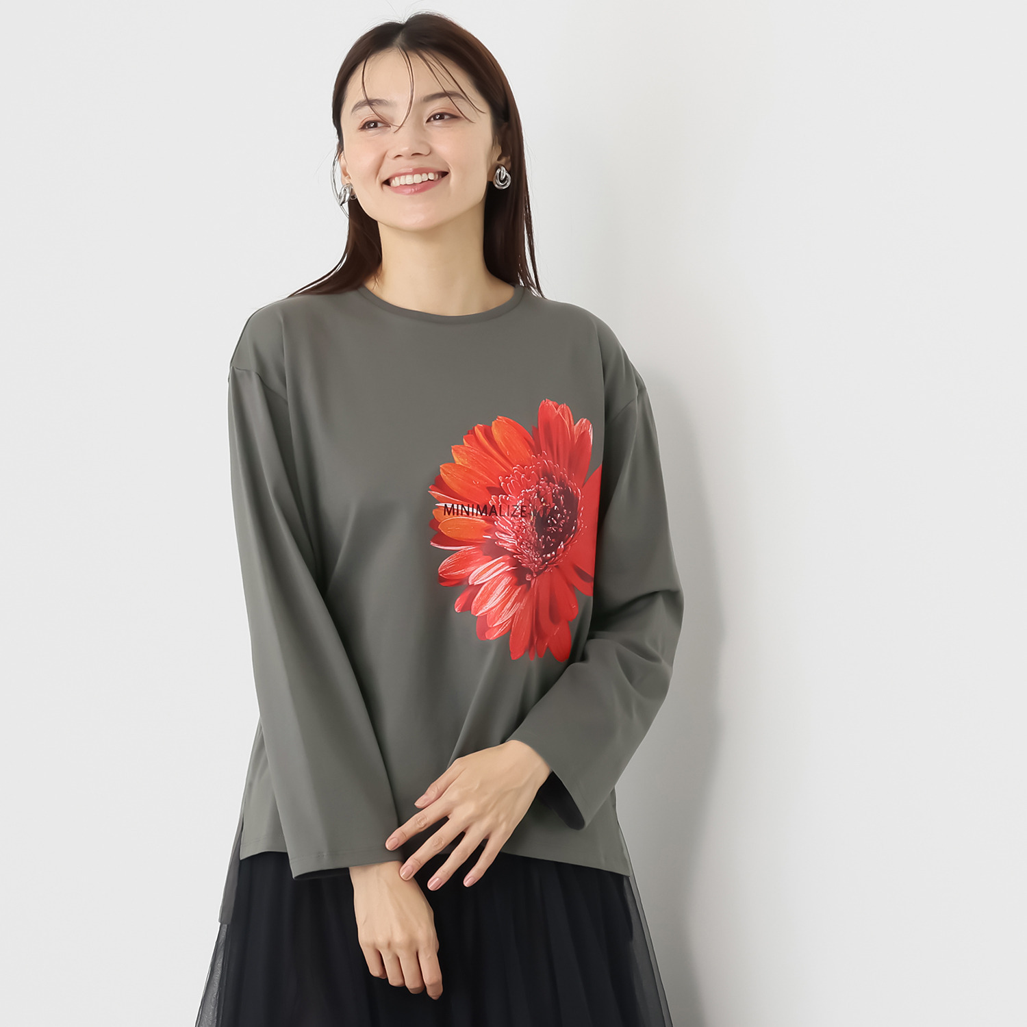 ミニマライズプラス 高田賢三氏への オマージュの一枚 ガーベラ フラワープリント プルオーバー