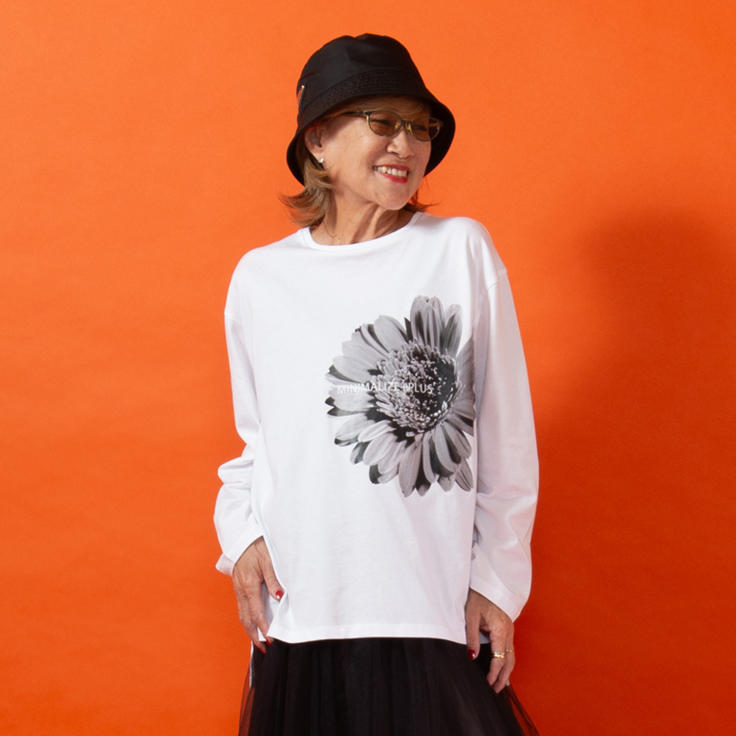 ミニマライズプラス 高田賢三氏への オマージュの一枚 ガーベラ フラワープリント プルオーバー