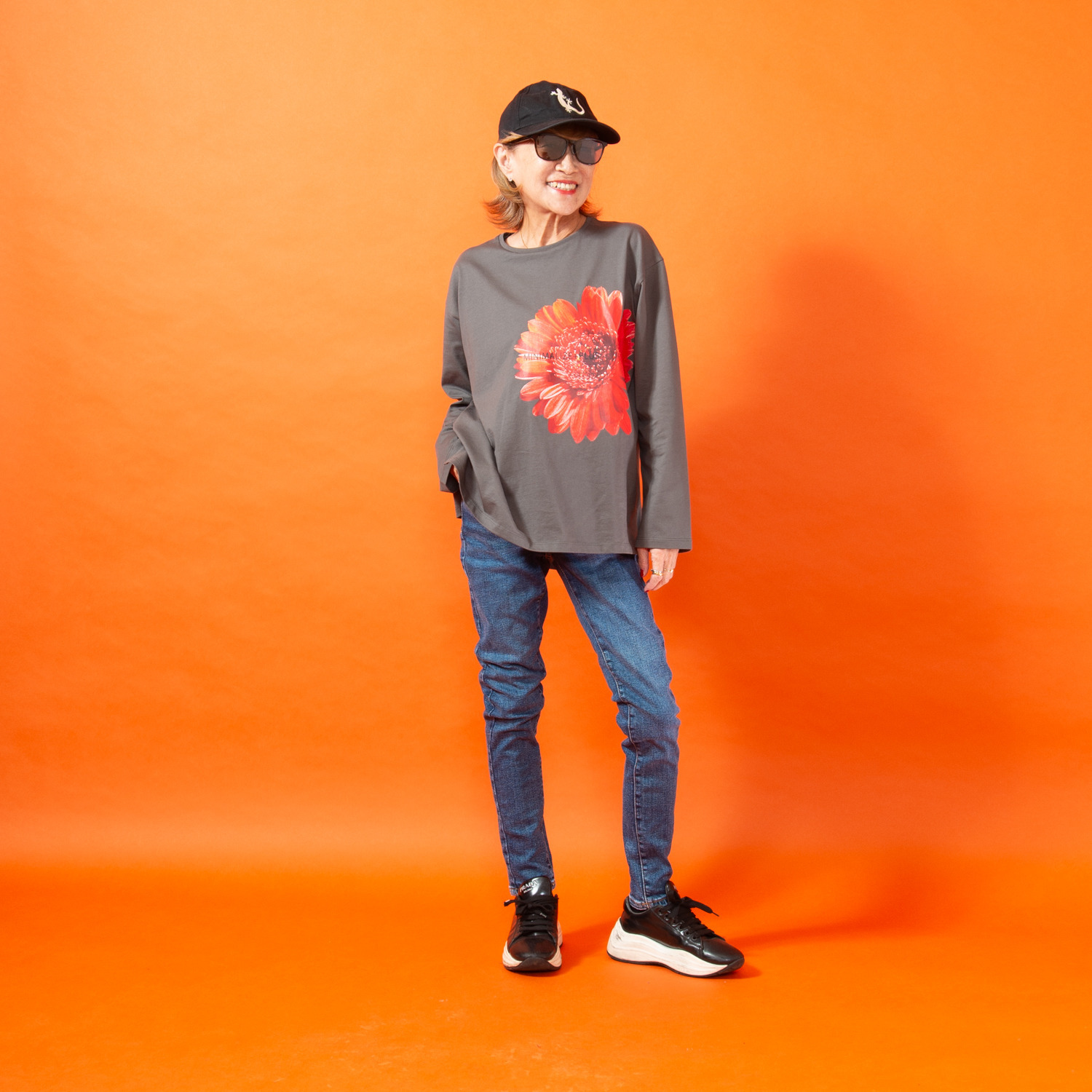 ミニマライズプラス 高田賢三氏への オマージュの一枚 ガーベラ フラワープリント プルオーバー