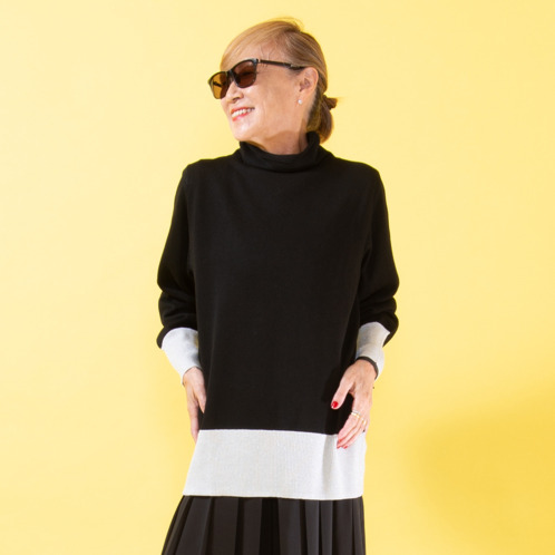 ミニマライズプラス　大人の上品な輝き放つ　モックネック　ニットプルオーバー