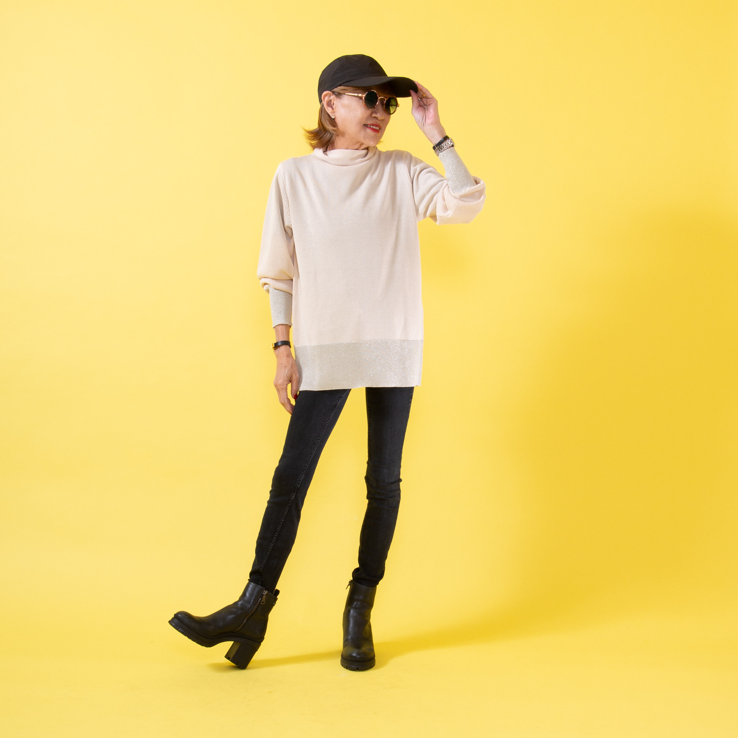 ミニマライズプラス 大人の上品な輝き放つ モックネック ニットプルオーバー