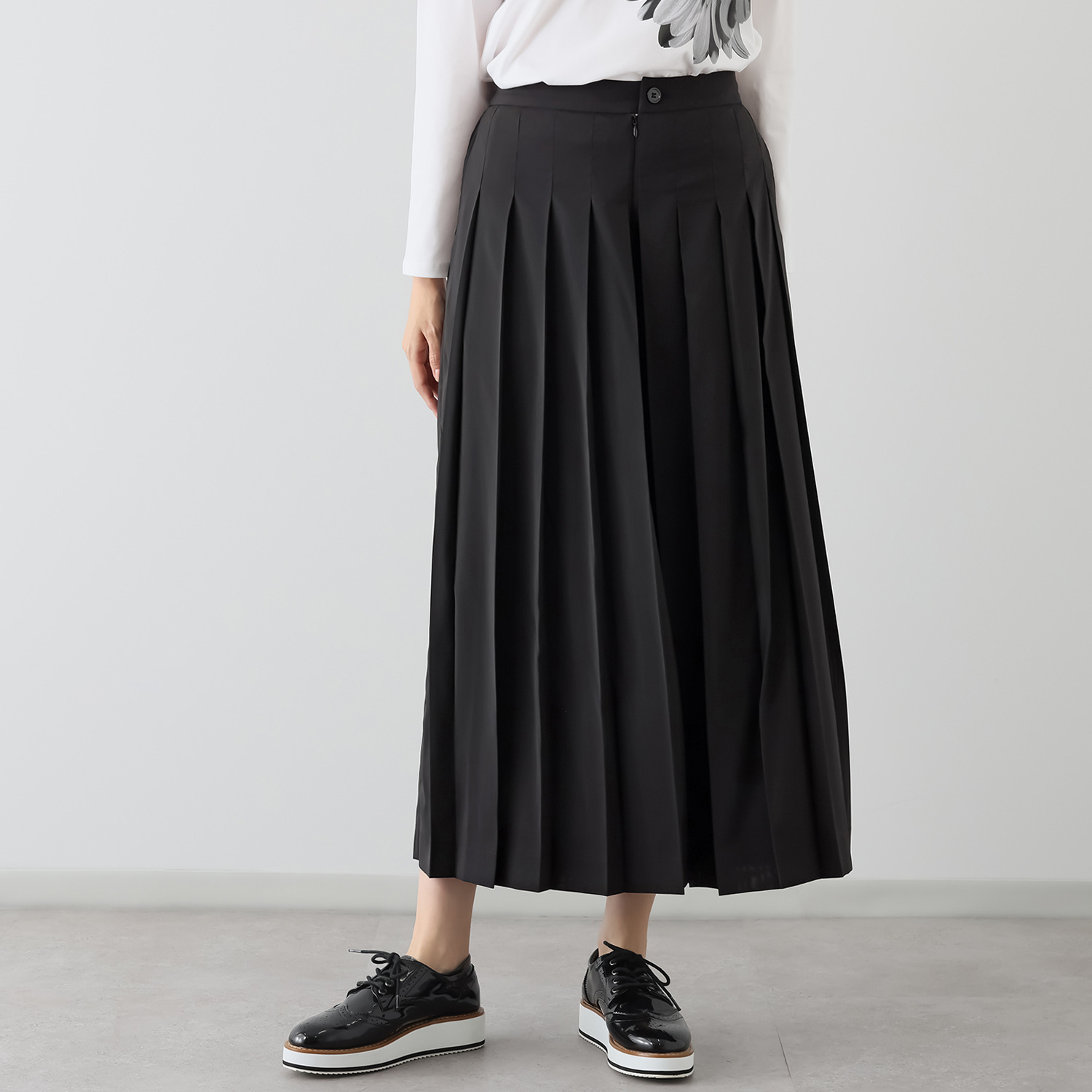 ミニマライズプラス 格好良く揺れ動く フロントプリーツパンツ
