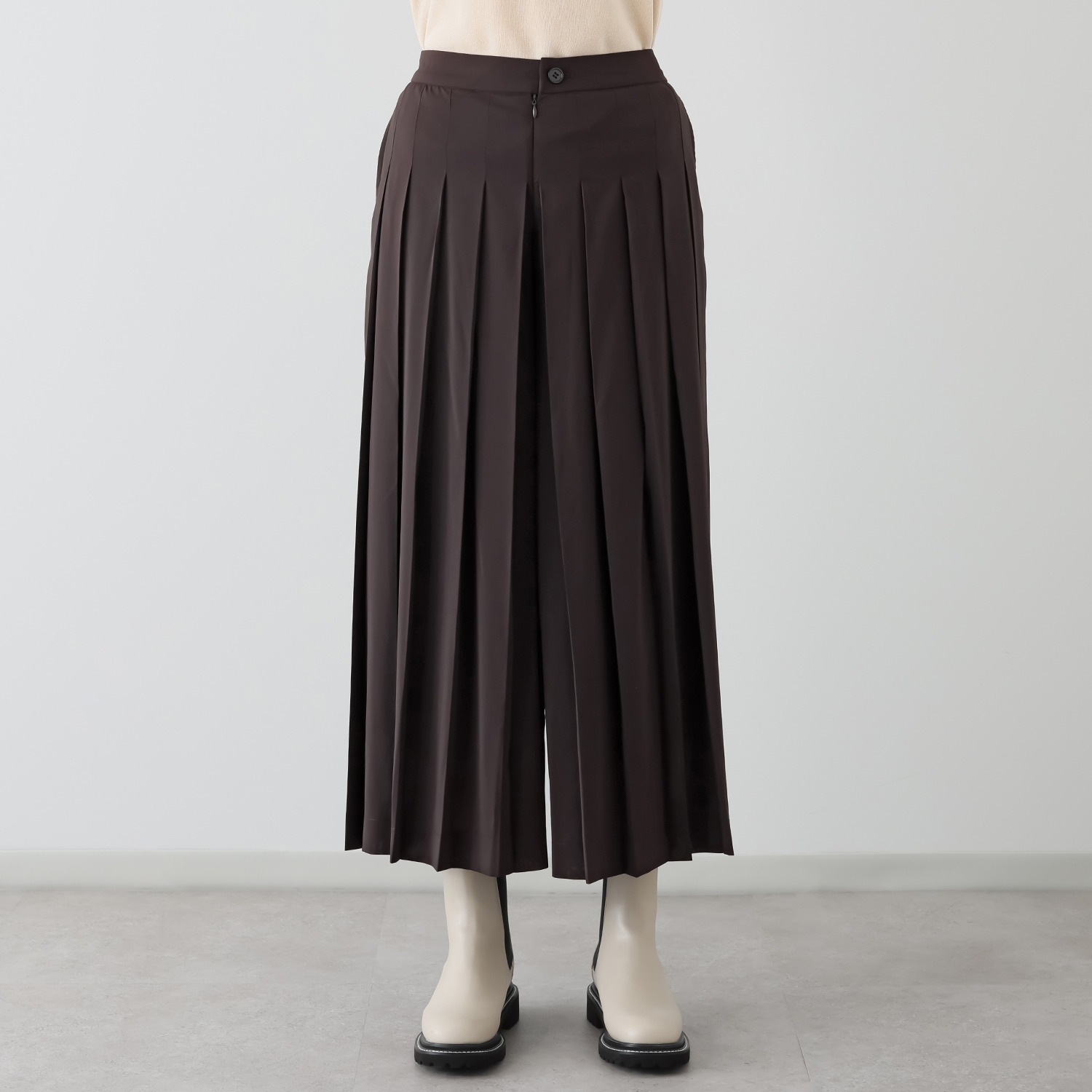 ミニマライズプラス 格好良く揺れ動く フロントプリーツパンツ