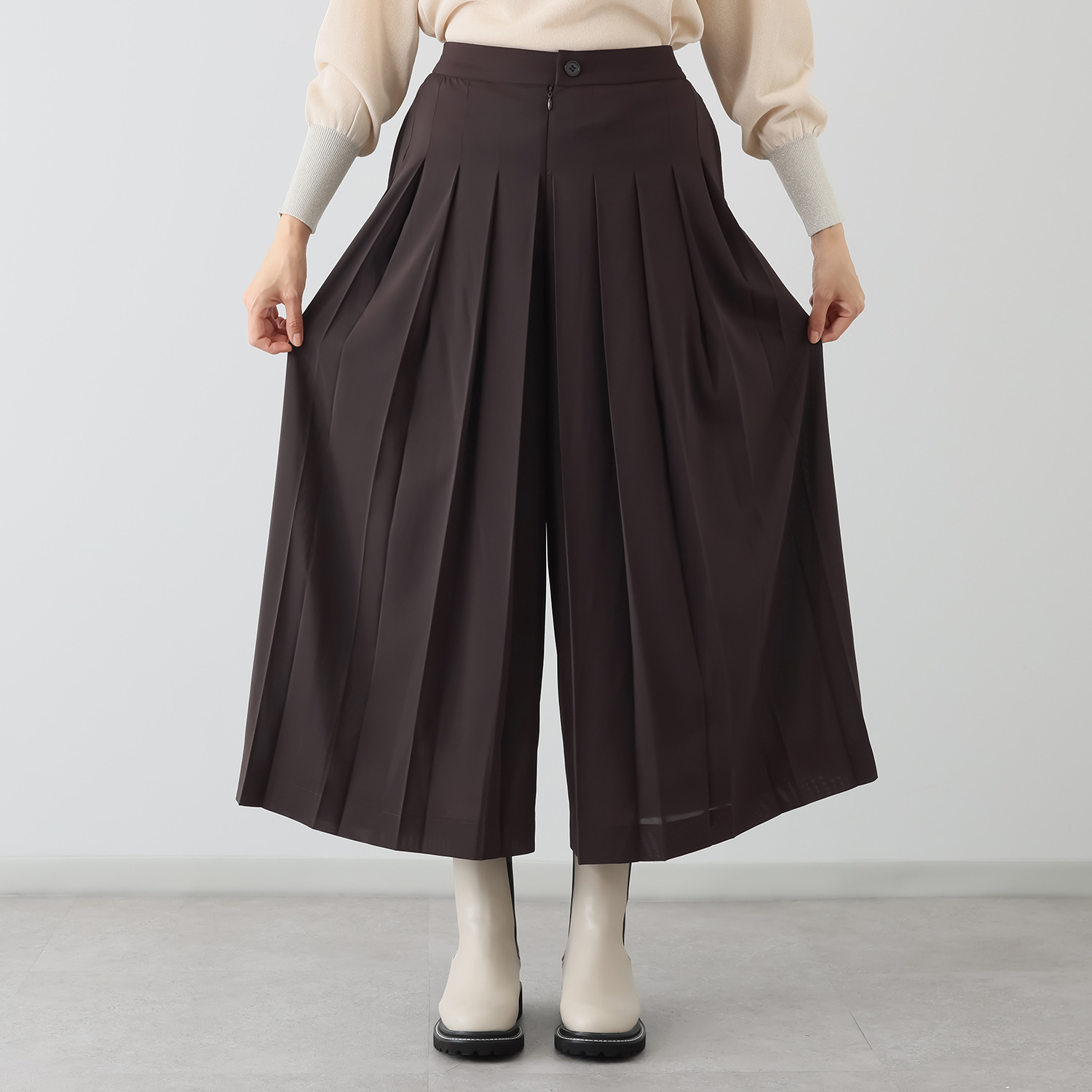 ミニマライズプラス 格好良く揺れ動く フロントプリーツパンツ