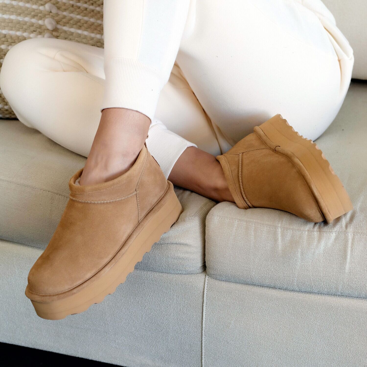 ベアパウ はっ水牛革スエード ムートン調厚底ブーツ “レトロ スーパーショーティ”