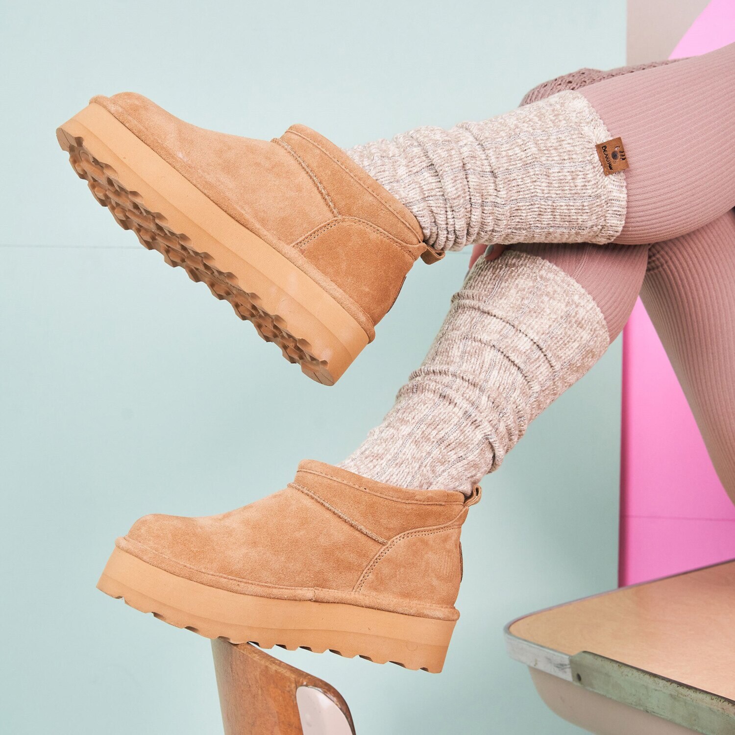 ベアパウ はっ水牛革スエード ムートン調厚底ブーツ “レトロ スーパーショーティ”