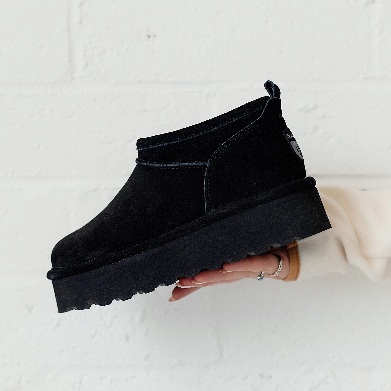 ベアパウ はっ水牛革スエード ムートン調厚底ブーツ “レトロ スーパーショーティ”