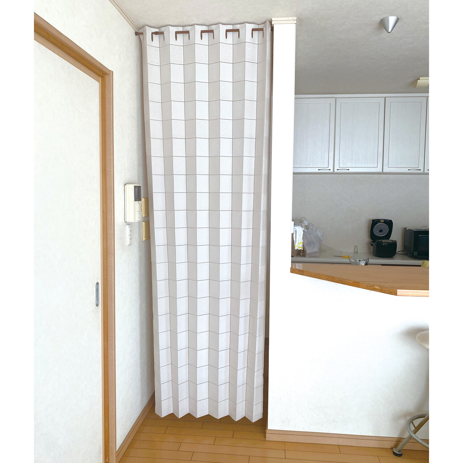 簡単設置 冷暖房の省エネ対策にも ハサミでカットできる 間仕切り断熱 アコーディオンのれん 同色２枚セット