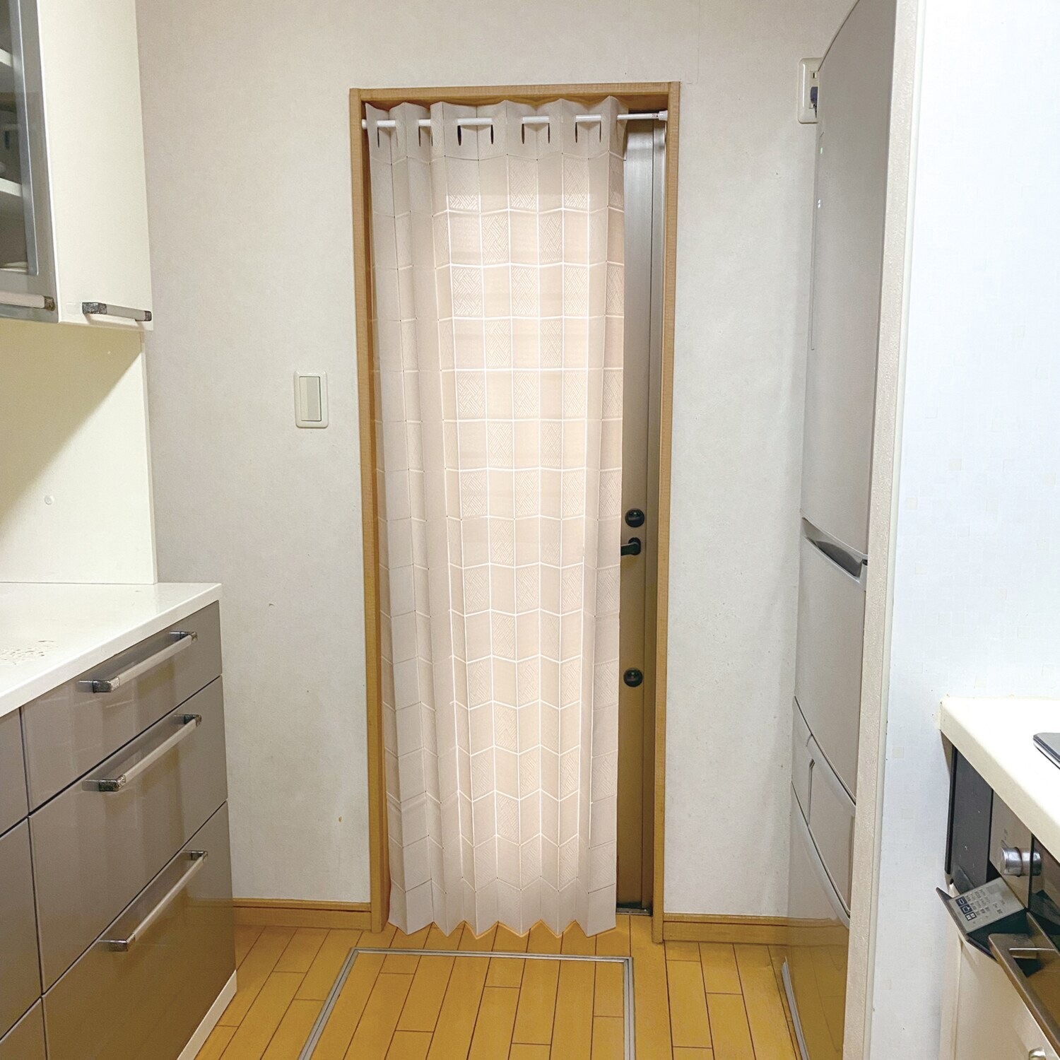 簡単設置 冷暖房の省エネ対策にも ハサミでカットできる 間仕切り断熱 アコーディオンのれん 同色２枚セット