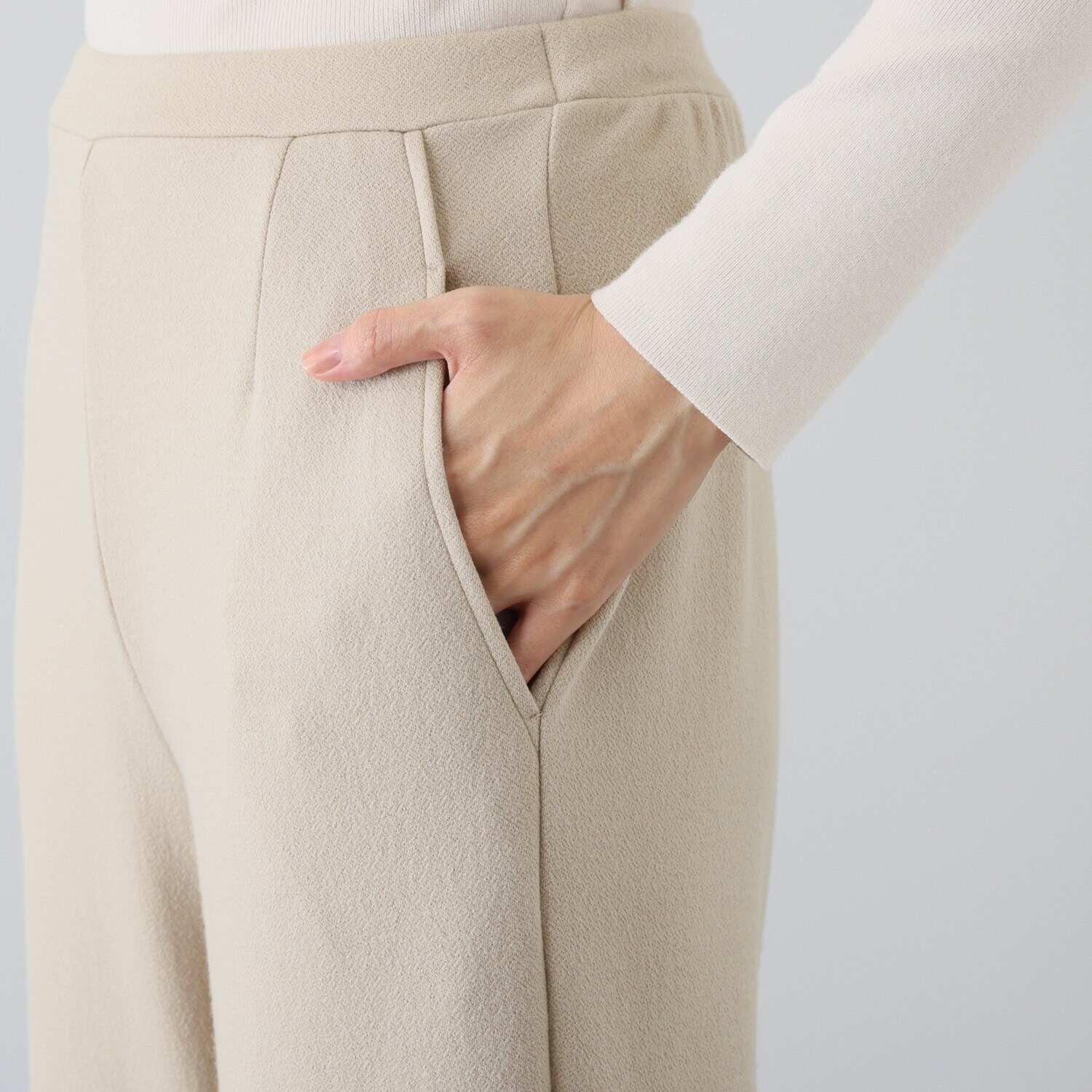 上質ごこち ＵＶカット スーパープレミアム ウール混ストレートパンツ