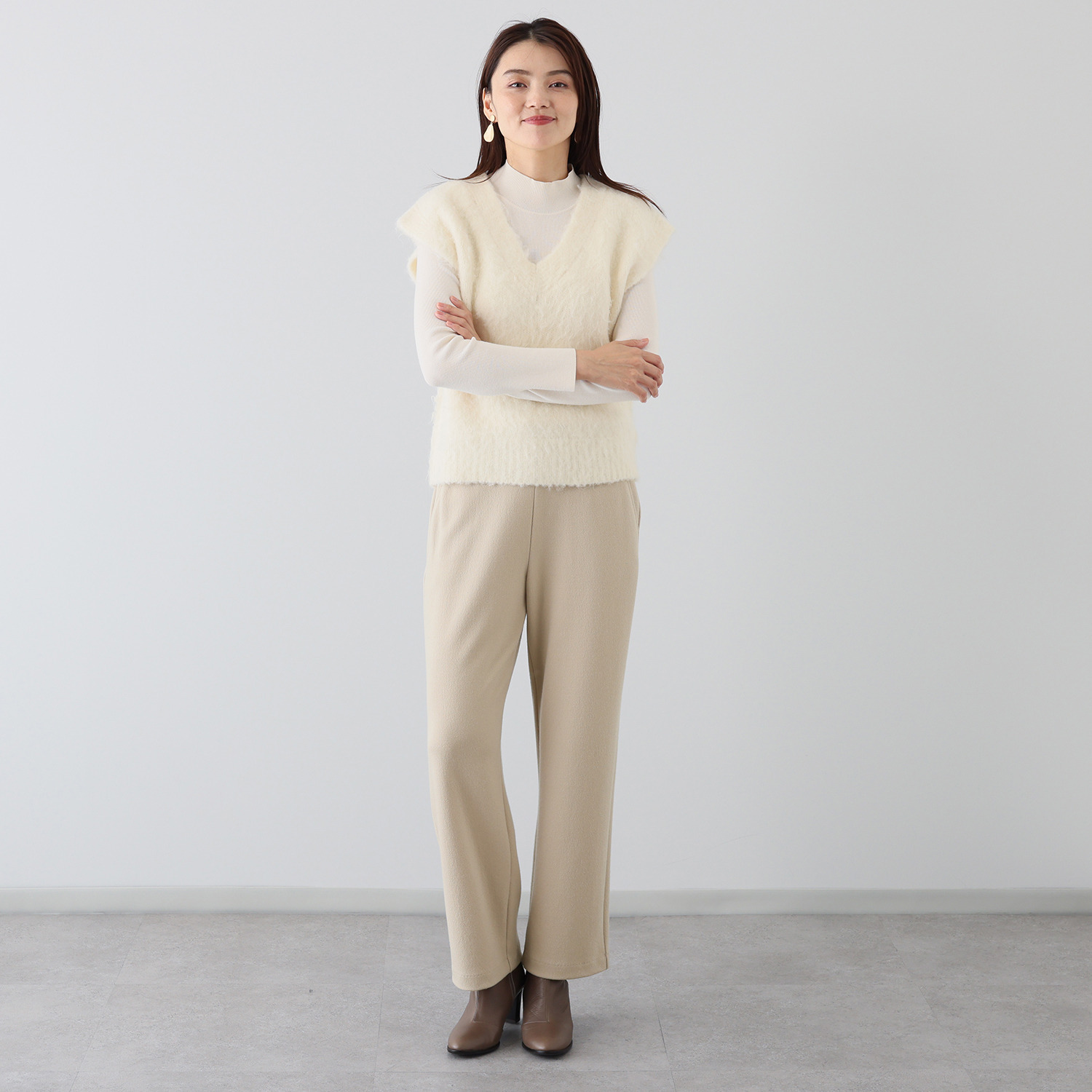 上質ごこち ＵＶカット スーパープレミアム ウール混ストレートパンツ