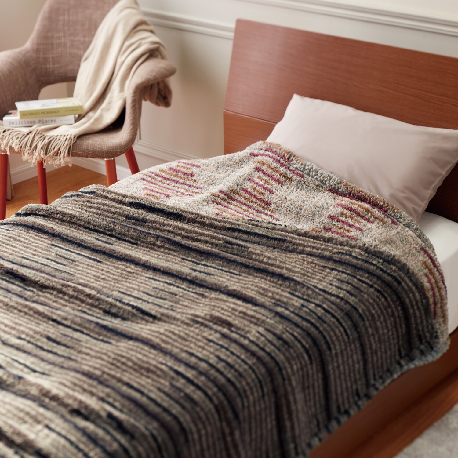 ｎｉｓｈｉｋａｗａ 軽くてふわふわ！ 抗菌・消臭・蓄熱 もこもふブランケット ＜ダブル＞