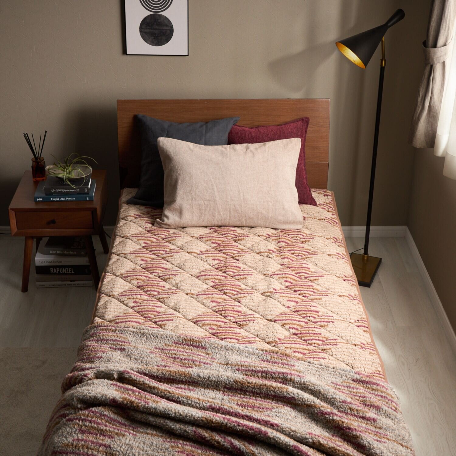 ｎｉｓｈｉｋａｗａ 軽くてふわふわ！ 抗菌・消臭・蓄熱 もこもふ敷きパッド ＜セミダブル＞