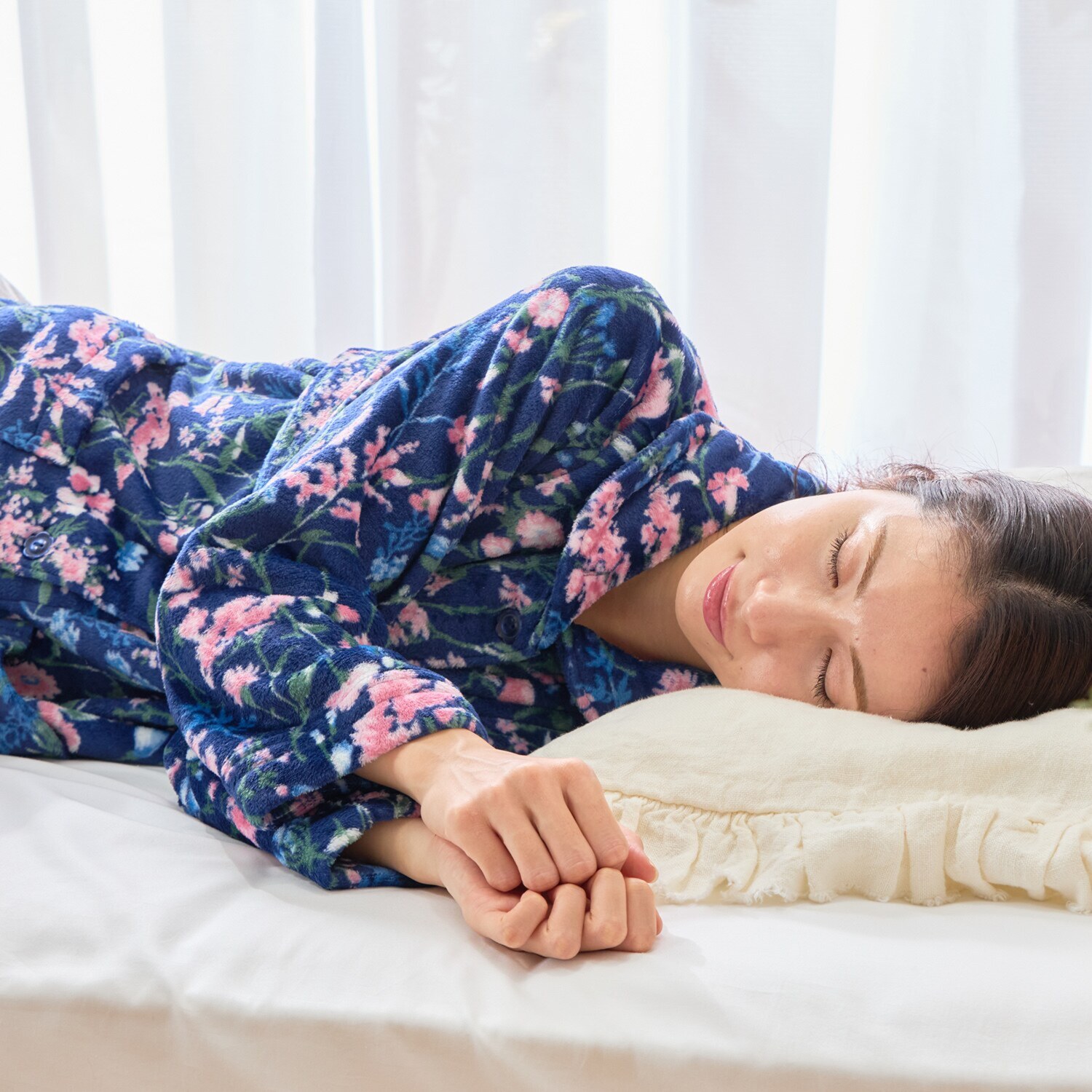 ｎｉｓｈｉｋａｗａ 軽くてフワフワタッチ 首元・お腹あったか ラグランスリーブパジャマ