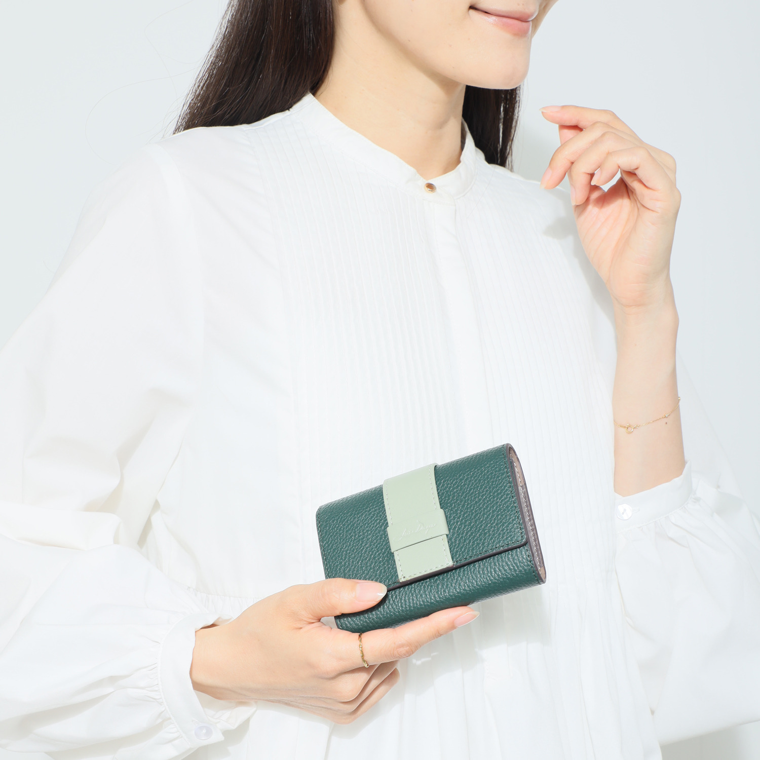 リズデイズ 牛革 ベルトデザイン じゃばら 二つ折り財布