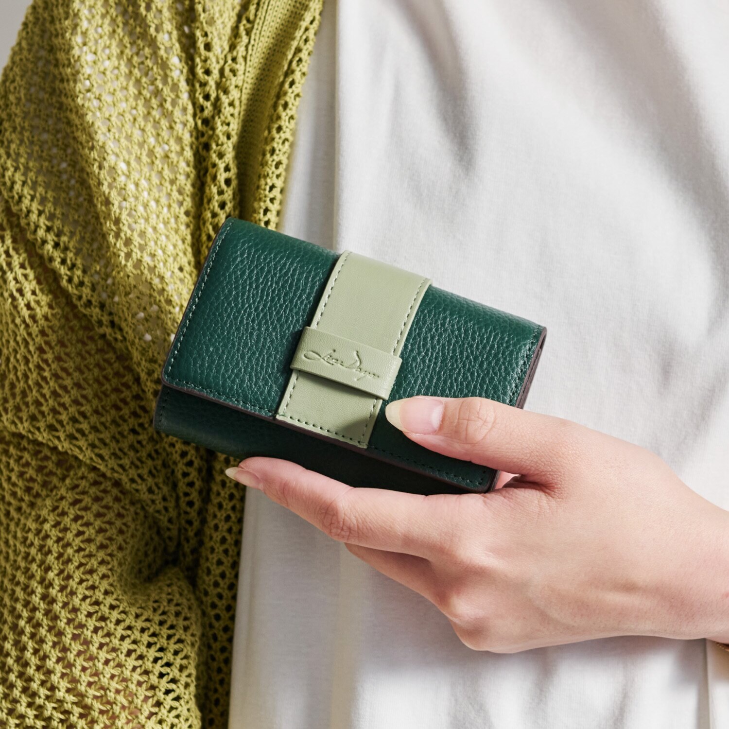 リズデイズ 牛革 ベルトデザイン じゃばら 二つ折り財布