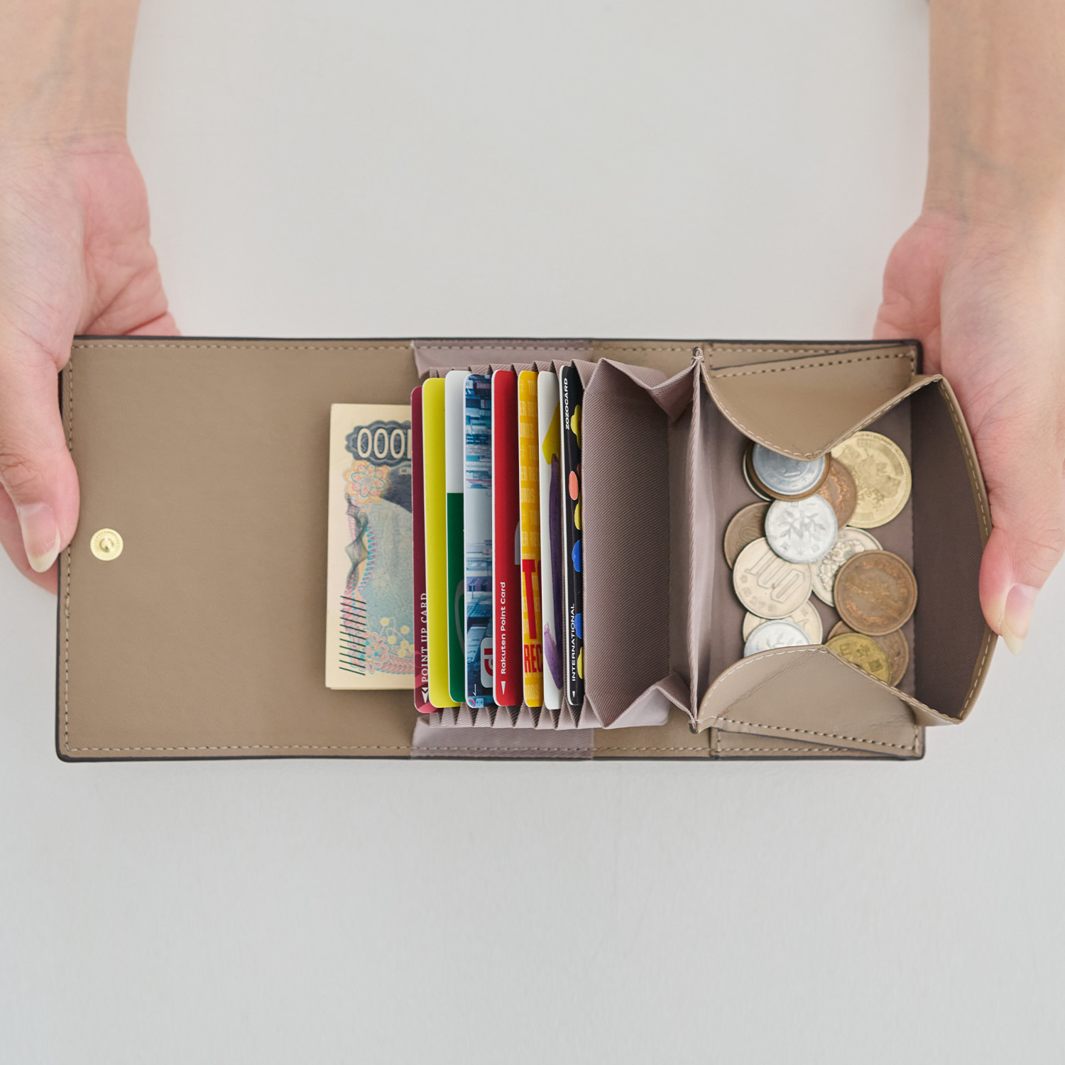 リズデイズ 牛革 ベルトデザイン じゃばら 二つ折り財布