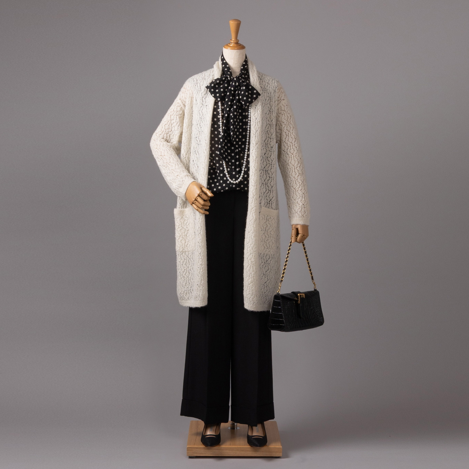 アズイズ　ビーマイセルフ バイ　ネイチャーズ ベビーアルパカ混ブークレ ラメ使い 透かし柄コーディガン