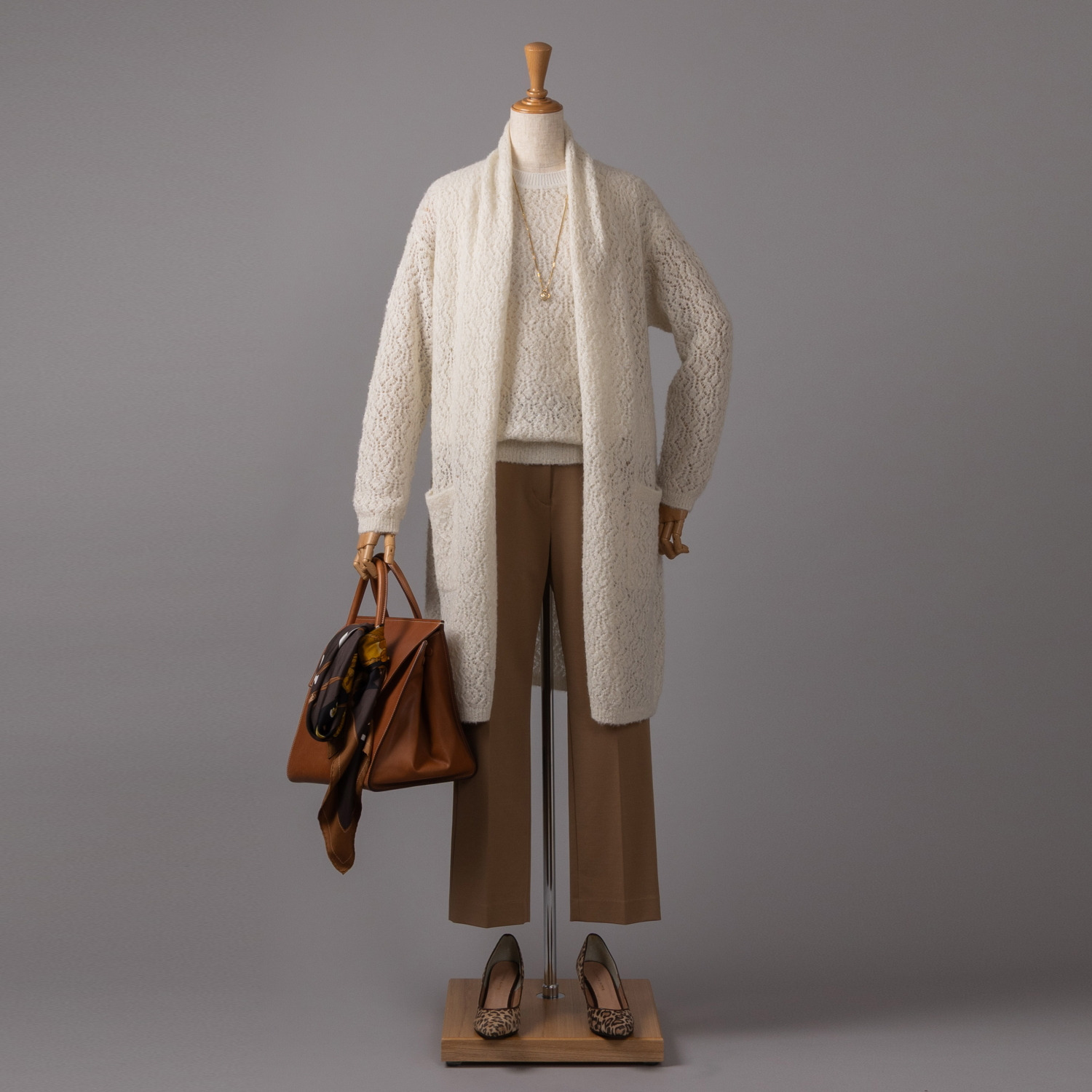 アズイズ　ビーマイセルフ バイ　ネイチャーズ ベビーアルパカ混ブークレ ラメ使い 透かし柄コーディガン