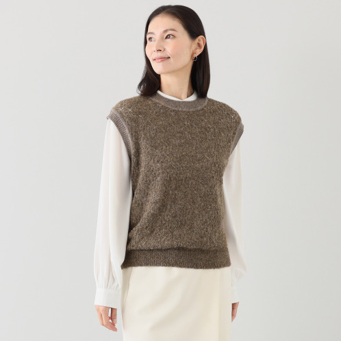 アズイズ ビーマイセルフ バイ ネイチャーズ ベビーアルパカ混ブークレ ラメ使い 透かし柄ベスト アズイズ ビーマイセルフ バイ ネイチャーズ ベビーアルパカ混ブークレ ラメ使い 透かし柄ベスト