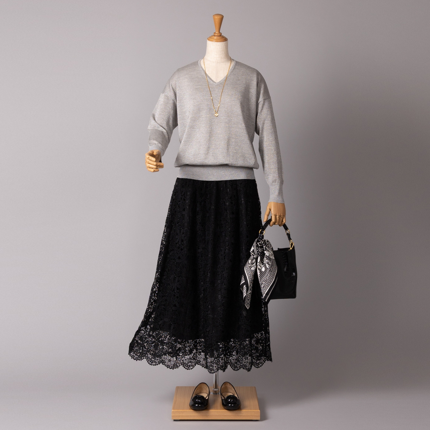 アズイズ　ビーマイセルフ バイ　ネイチャーズ スーパーベビーアルパカ シルク混ラメ入り Ｖネックプルオーバー