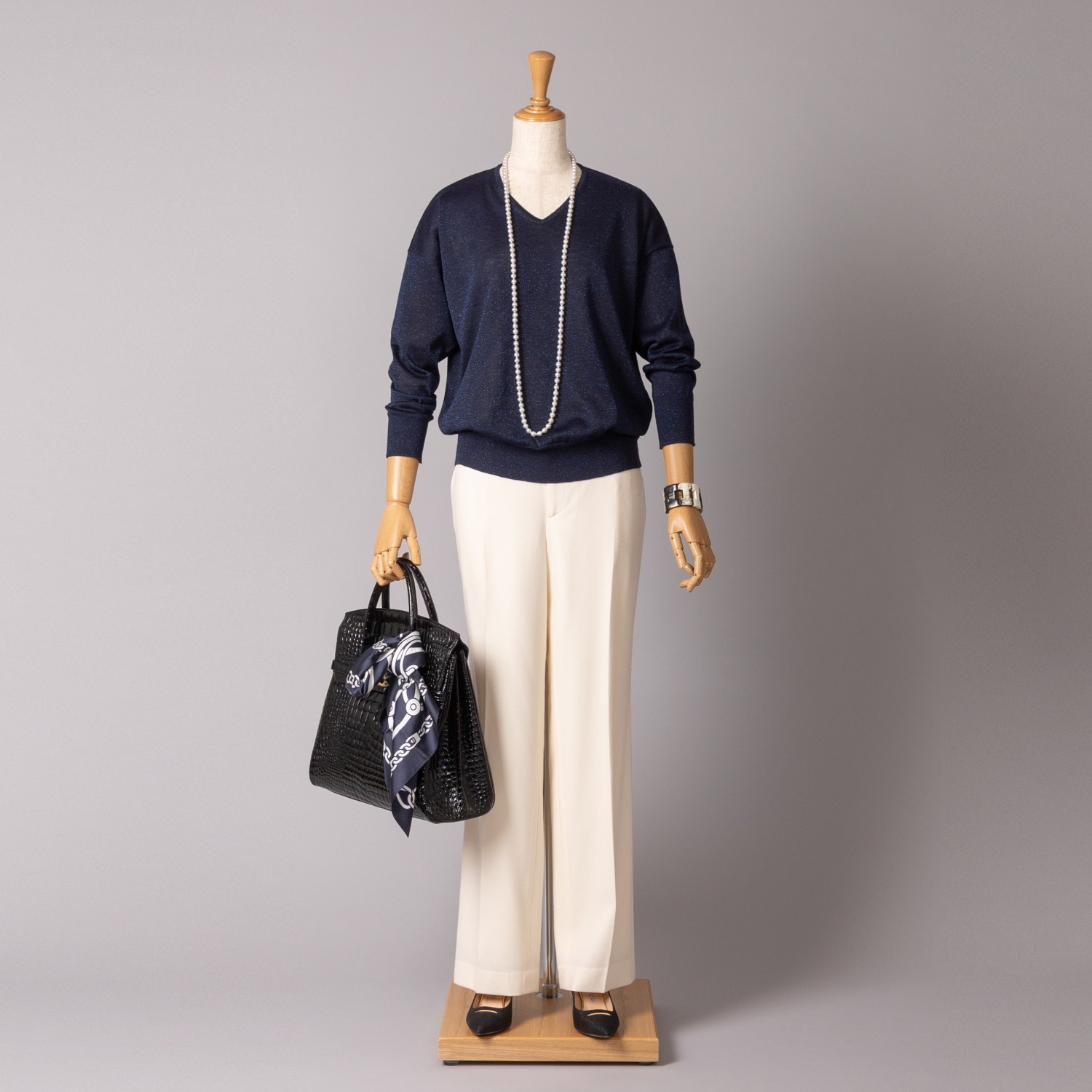 アズイズ　ビーマイセルフ バイ　ネイチャーズ スーパーベビーアルパカ シルク混ラメ入り Ｖネックプルオーバー