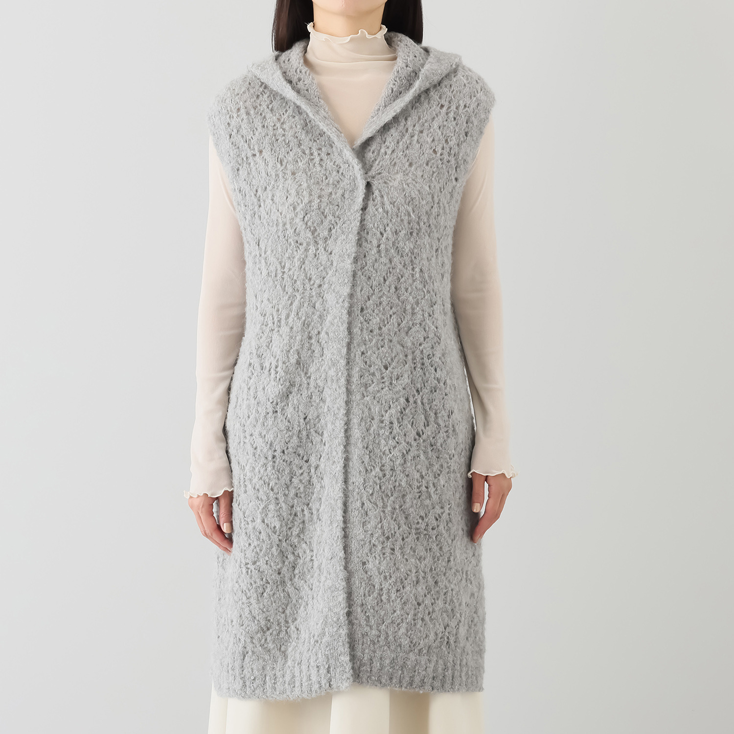 アズイズ　ビーマイセルフ バイ　ネイチャーズ アルパカ混ブークレ 透かし編 フーディーロングジレ