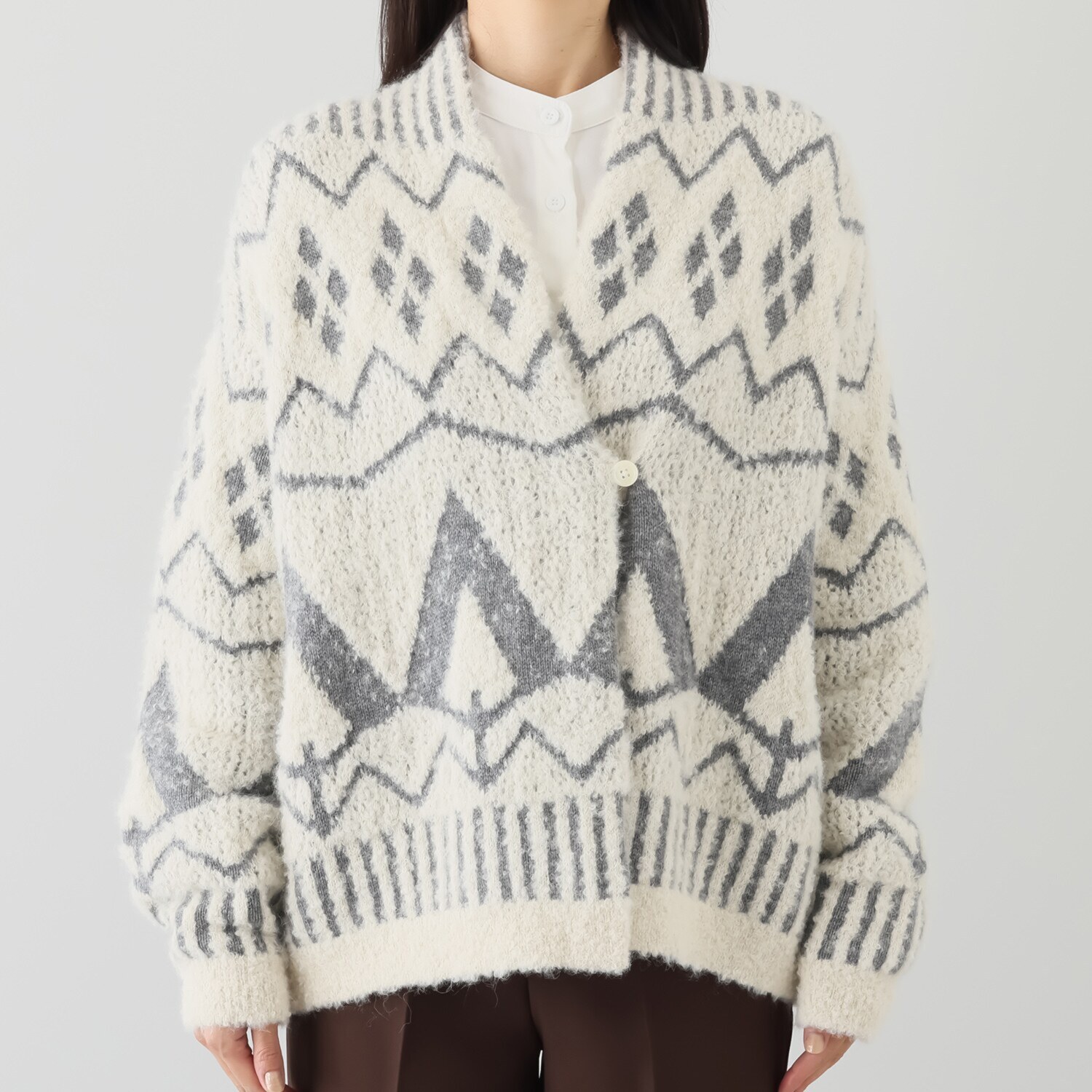 アズイズ　ビーマイセルフ バイ　ネイチャーズ アルパカ混ブークレ ジャガードカーディガン