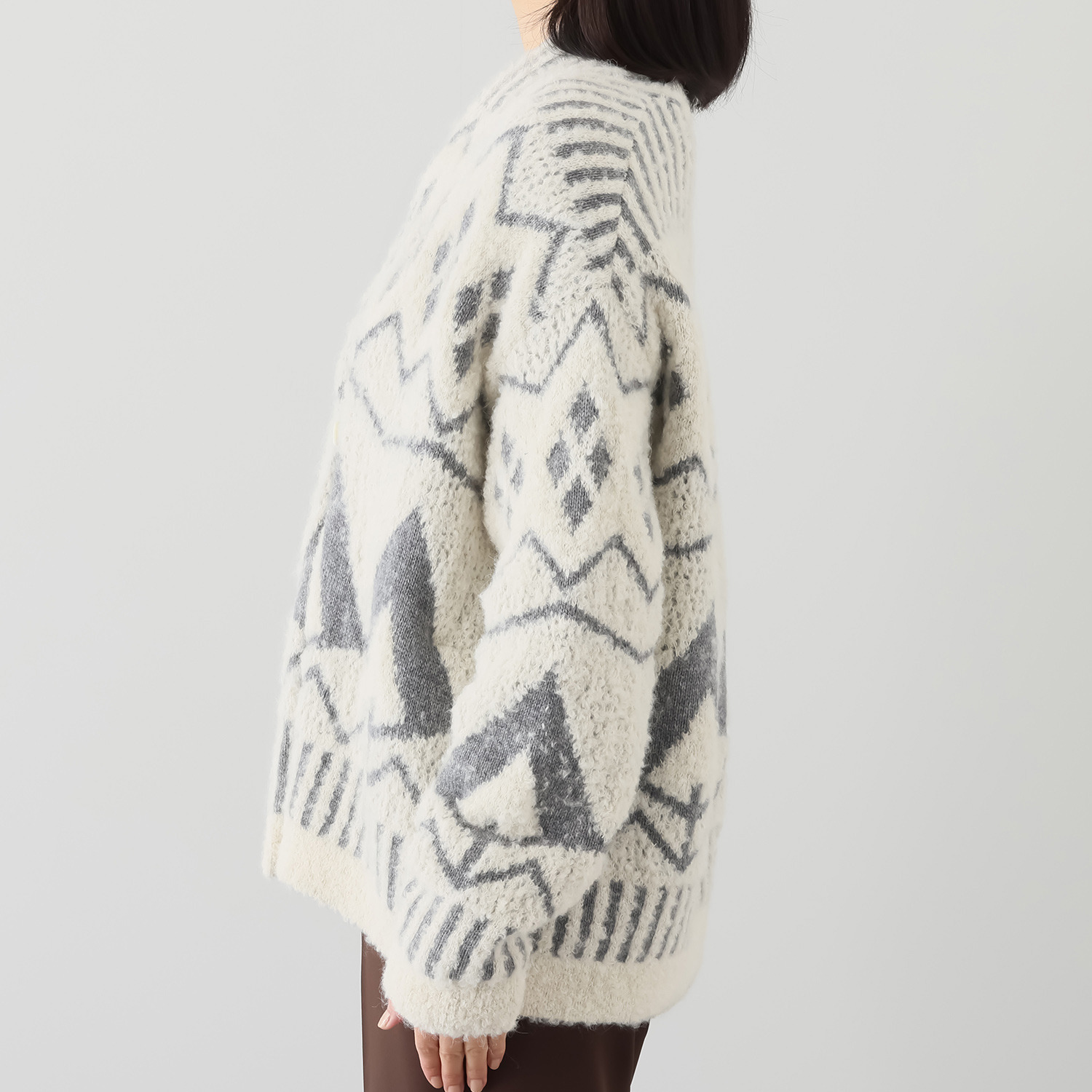 アズイズ　ビーマイセルフ バイ　ネイチャーズ アルパカ混ブークレ ジャガードカーディガン