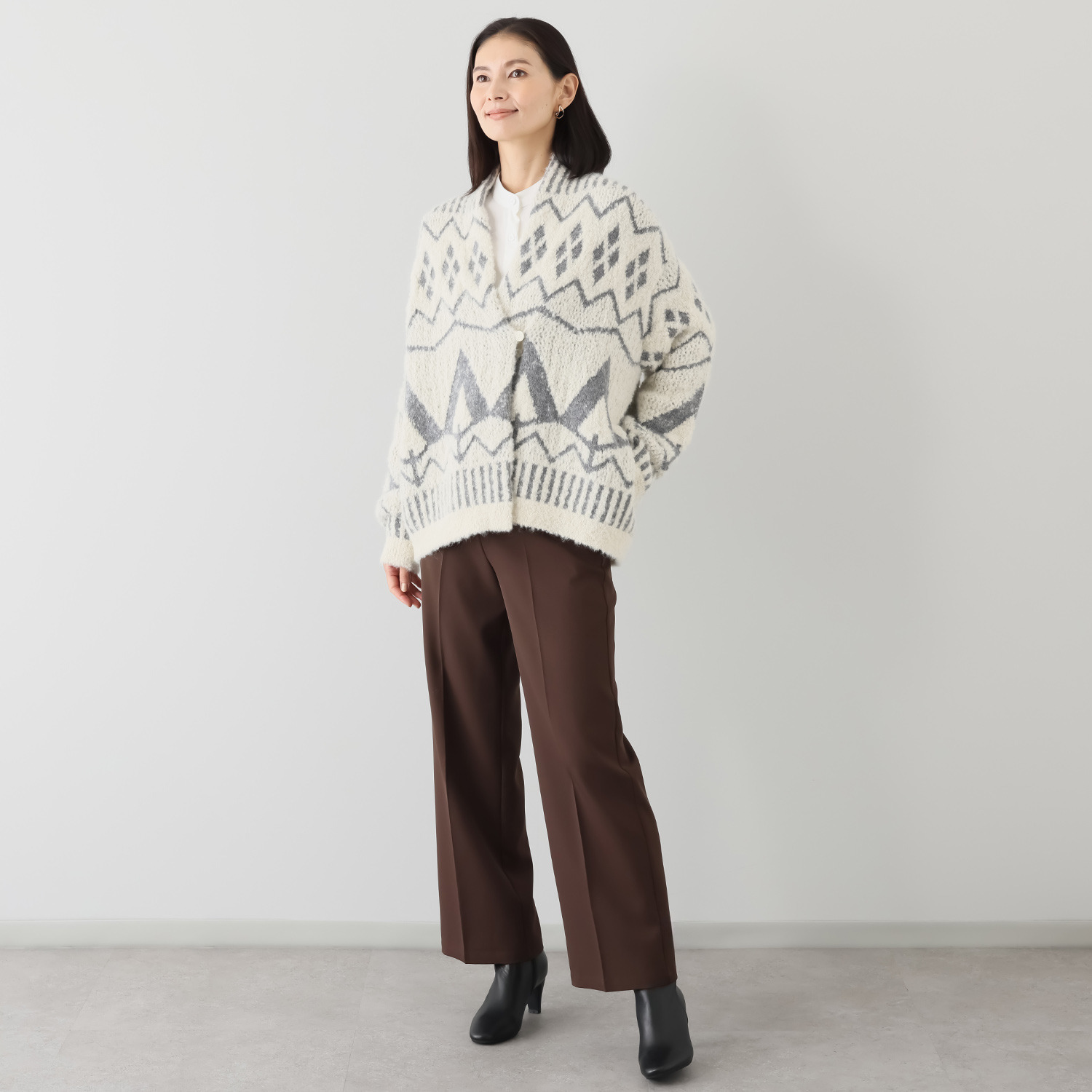 アズイズ　ビーマイセルフ バイ　ネイチャーズ アルパカ混ブークレ ジャガードカーディガン